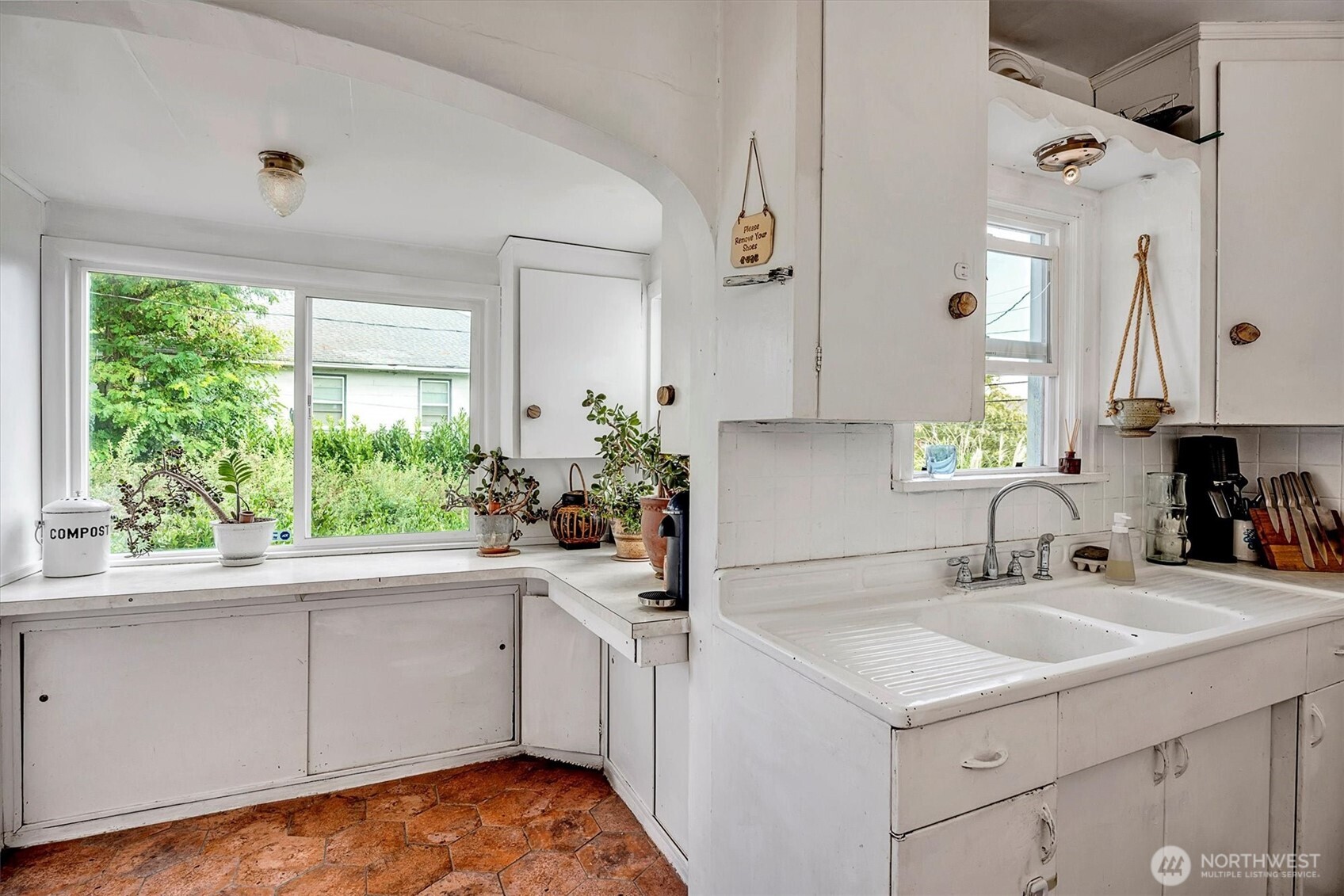 Seattle, Washington, 98108, United States, 4 Bedrooms Bedrooms, ,2 BathroomsBathrooms,Residential,For Sale,1912316