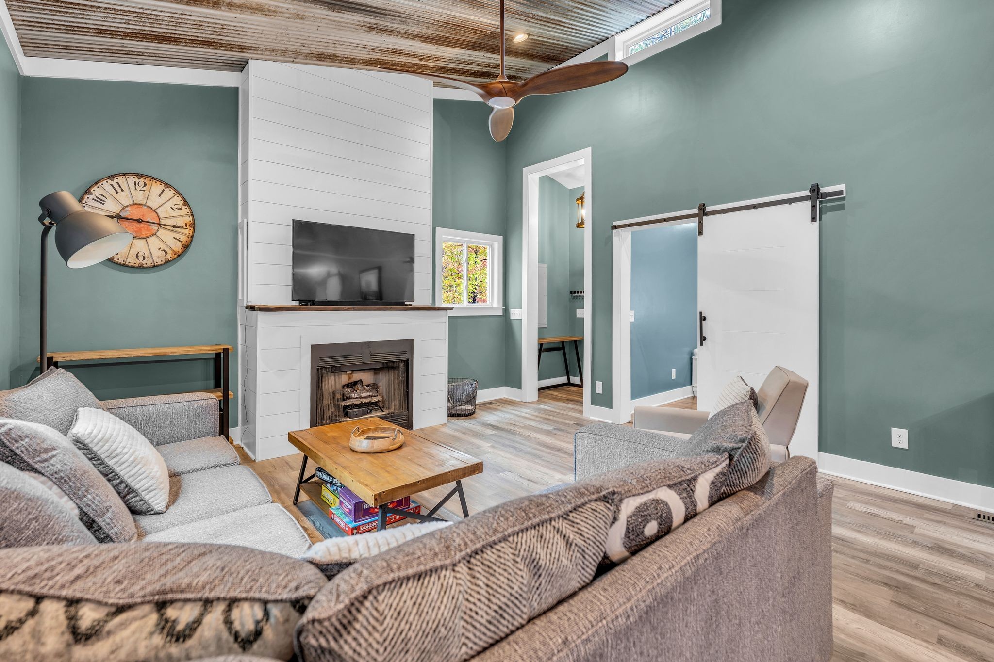 Lawrenceburg, Tennessee, 38464, United States, 3 Bedrooms Bedrooms, ,2 BathroomsBathrooms,Residential,For Sale,1988377