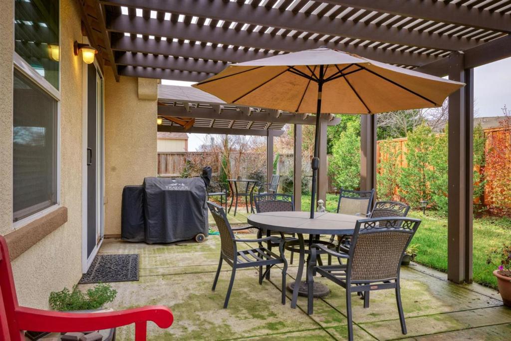 Oakdale, California, 95361, United States, 4 Bedrooms Bedrooms, ,2 BathroomsBathrooms,Residential,For Sale,1981612