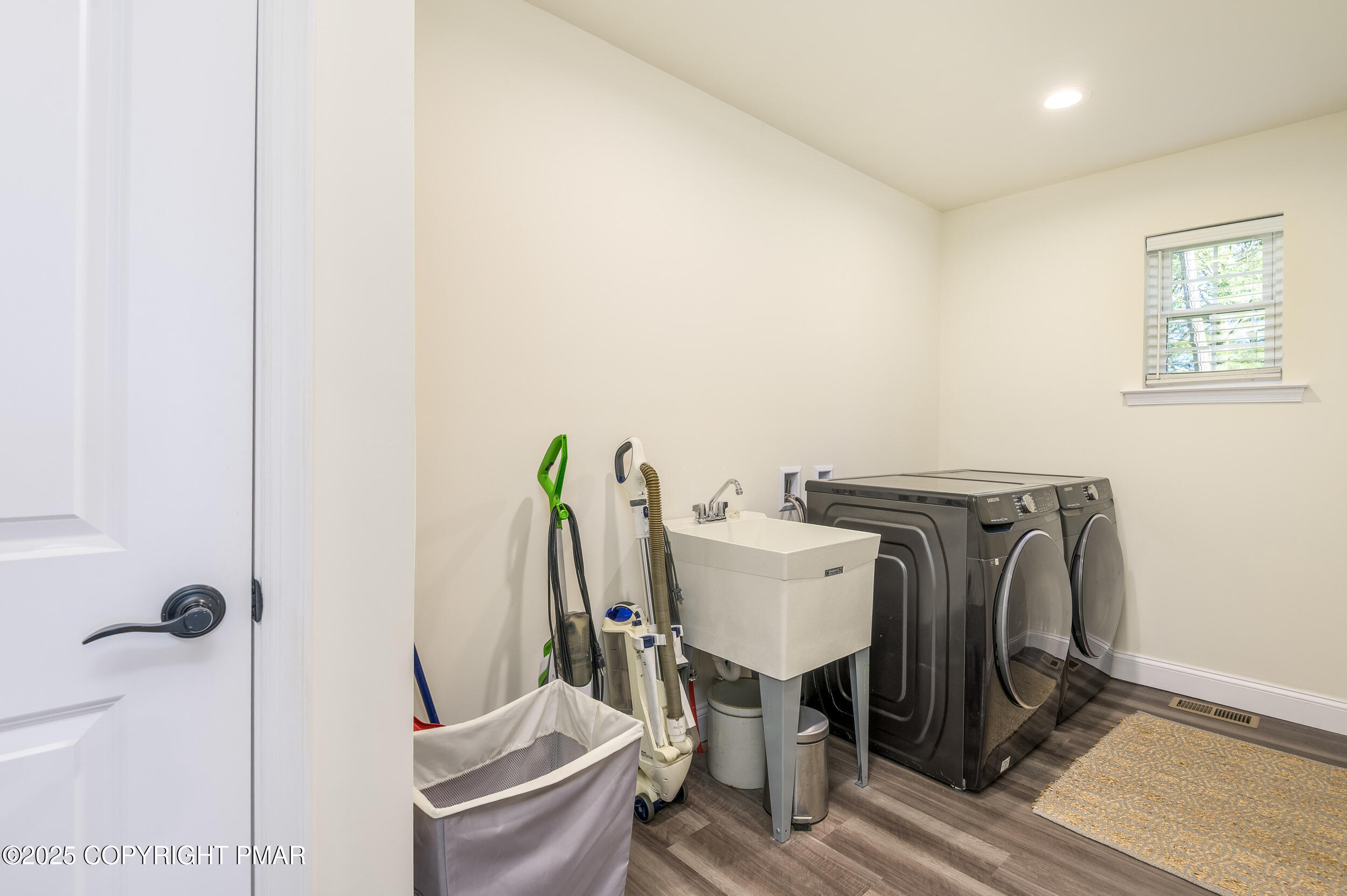 Kunkletown, Pennsylvania, 18058, United States, 4 Bedrooms Bedrooms, ,3 BathroomsBathrooms,Residential,For Sale,1967954