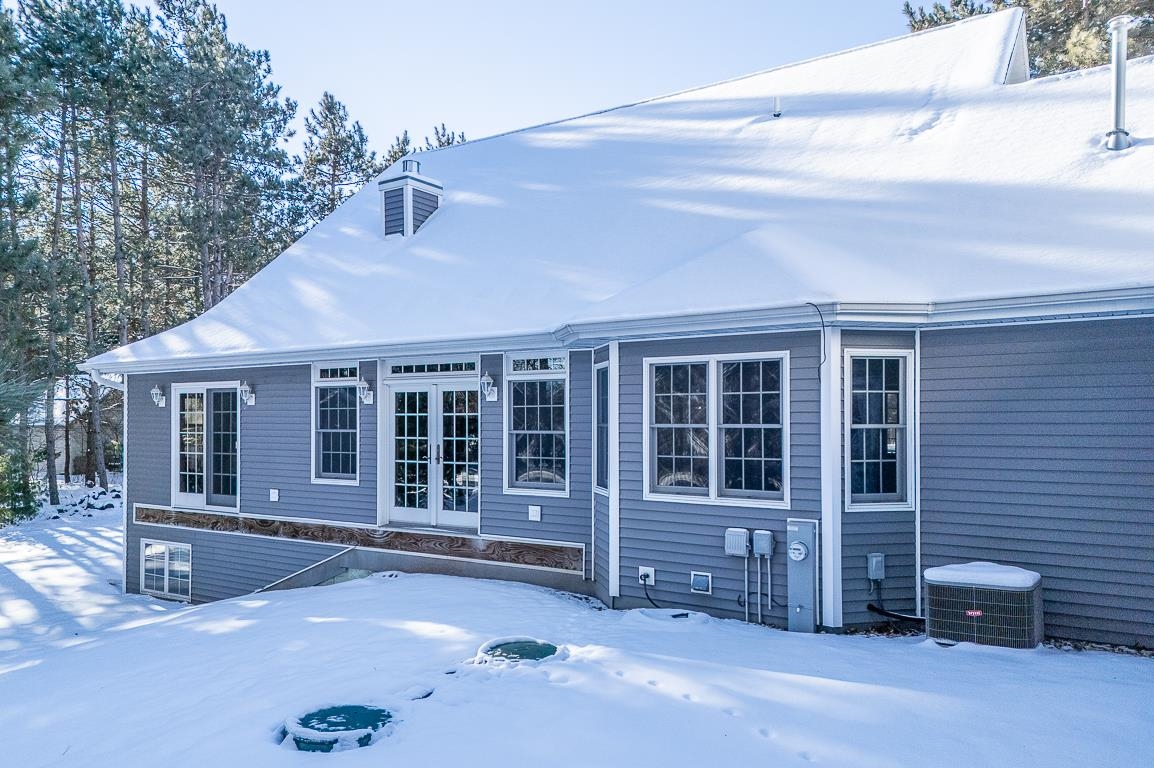 New London, Wisconsin, 54961-8857, United States, 4 Bedrooms Bedrooms, ,4 BathroomsBathrooms,Residential,For Sale,2001494