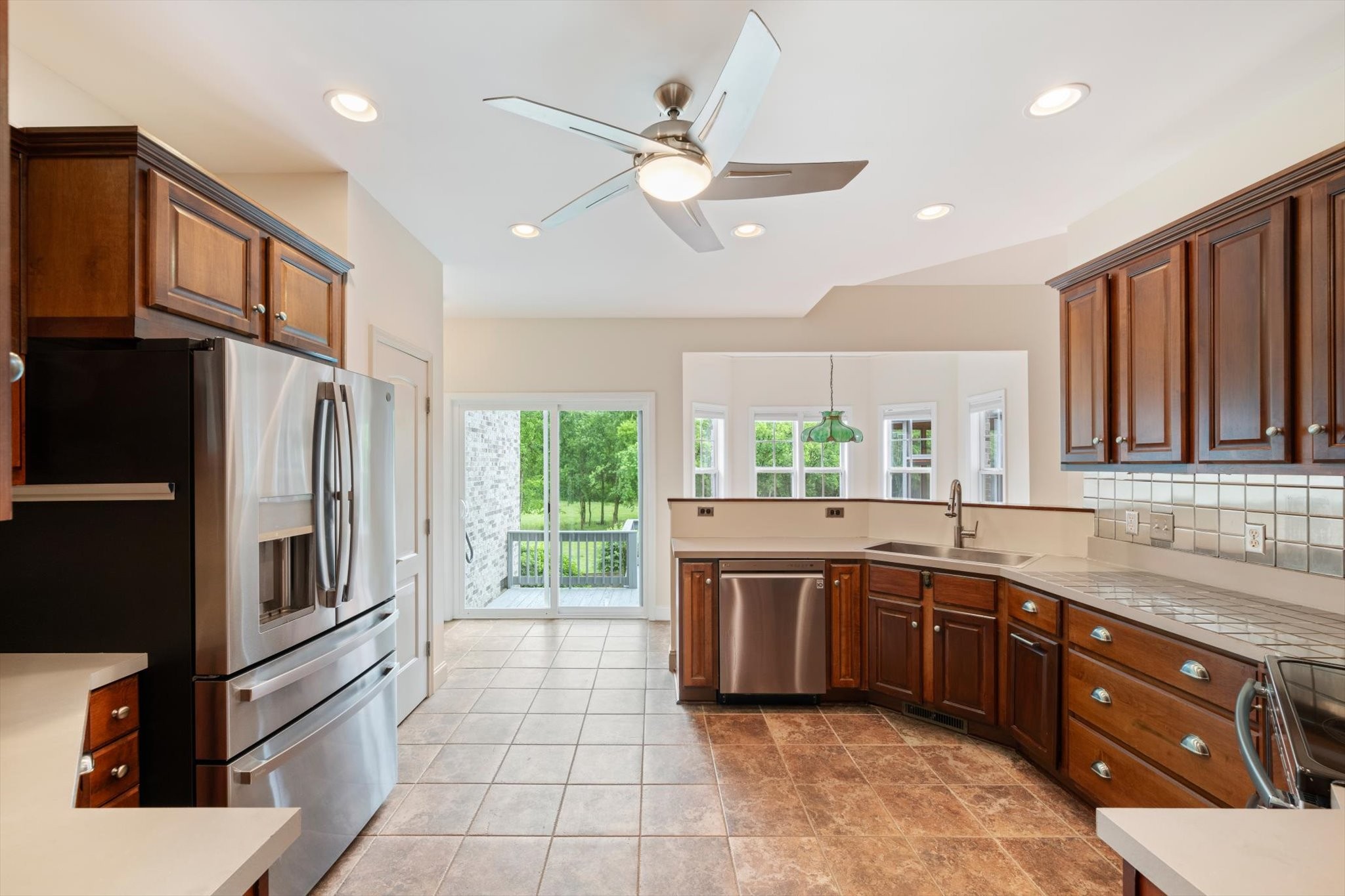  2216 Twin Peaks Ct, Spring Hill, TN, 37174 - 物件實景