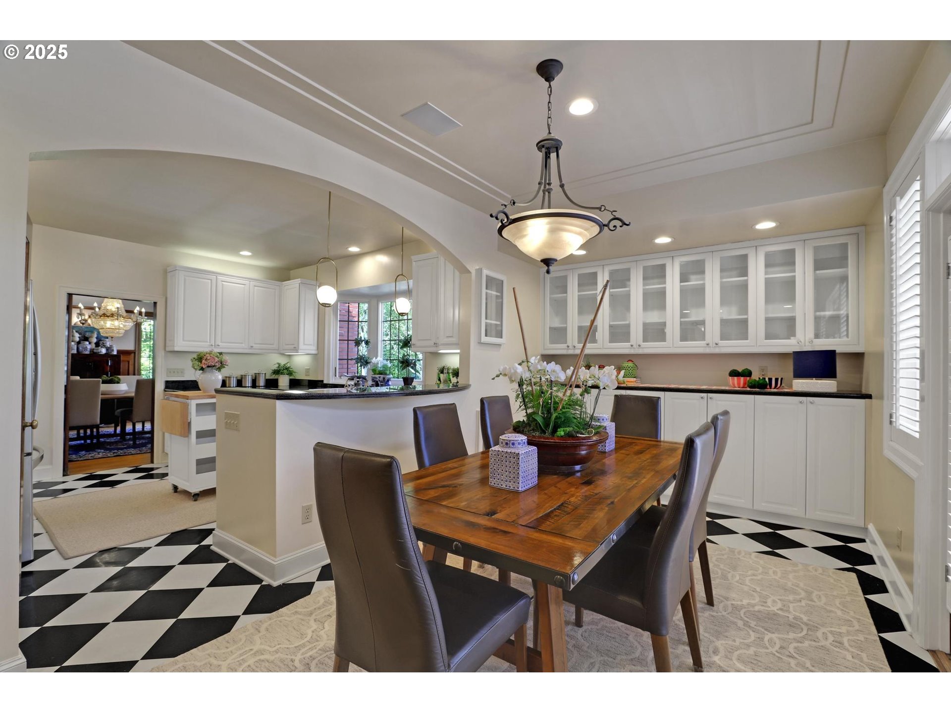 Portland, Oregon, 97205, United States, 4 Bedrooms Bedrooms, ,4 BathroomsBathrooms,Residential,For Sale,1795097
