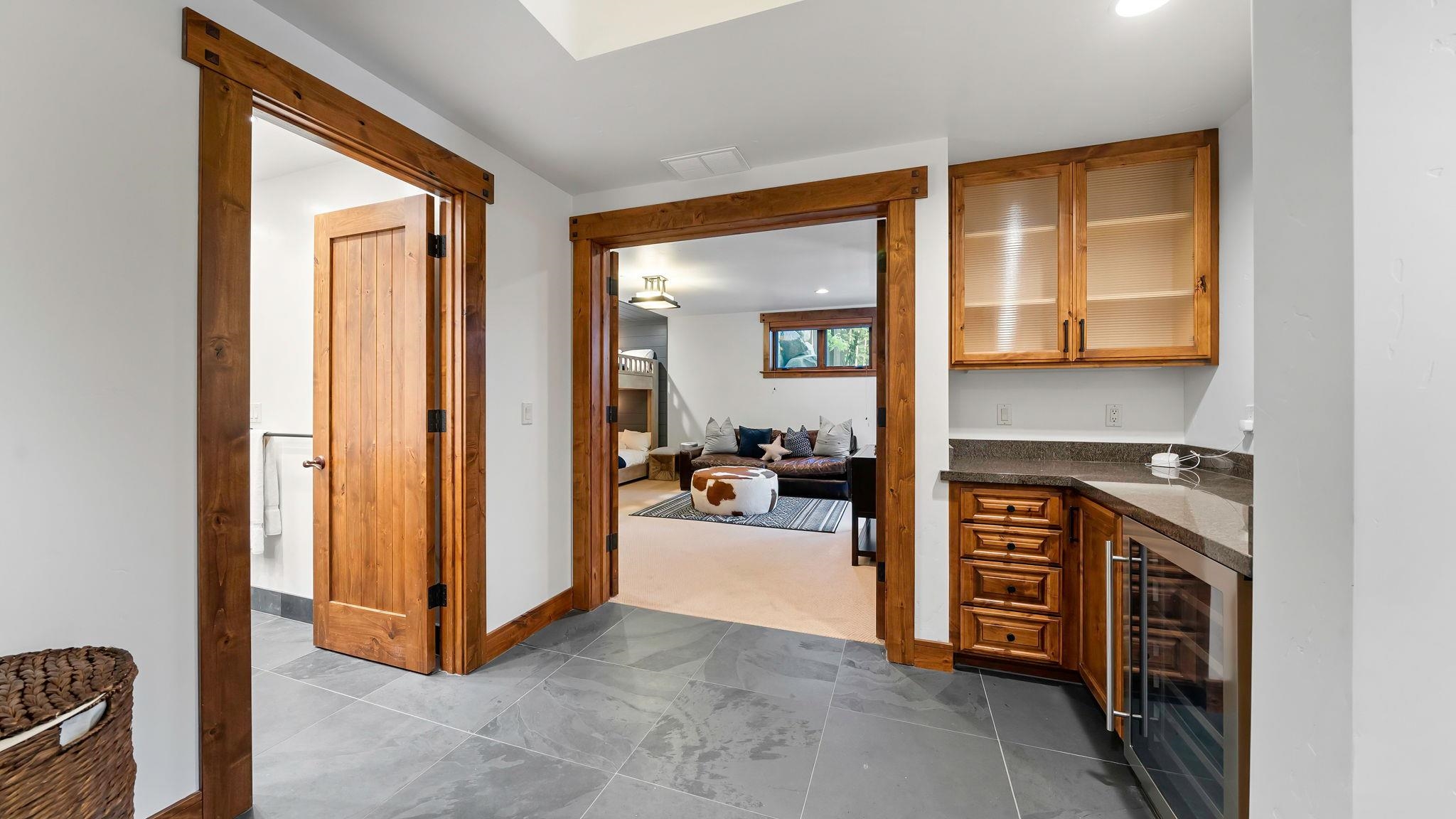 Truckee, California, 96161, United States, 4 Bedrooms Bedrooms, ,4 BathroomsBathrooms,Residential,For Sale,1999029