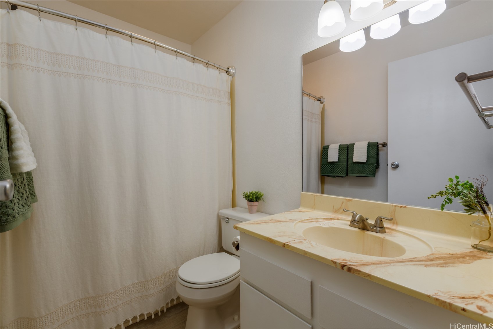 Pearl City, Hawaii, 96782, United States, 2 Bedrooms Bedrooms, ,2 BathroomsBathrooms,Residential,For Sale,1932075