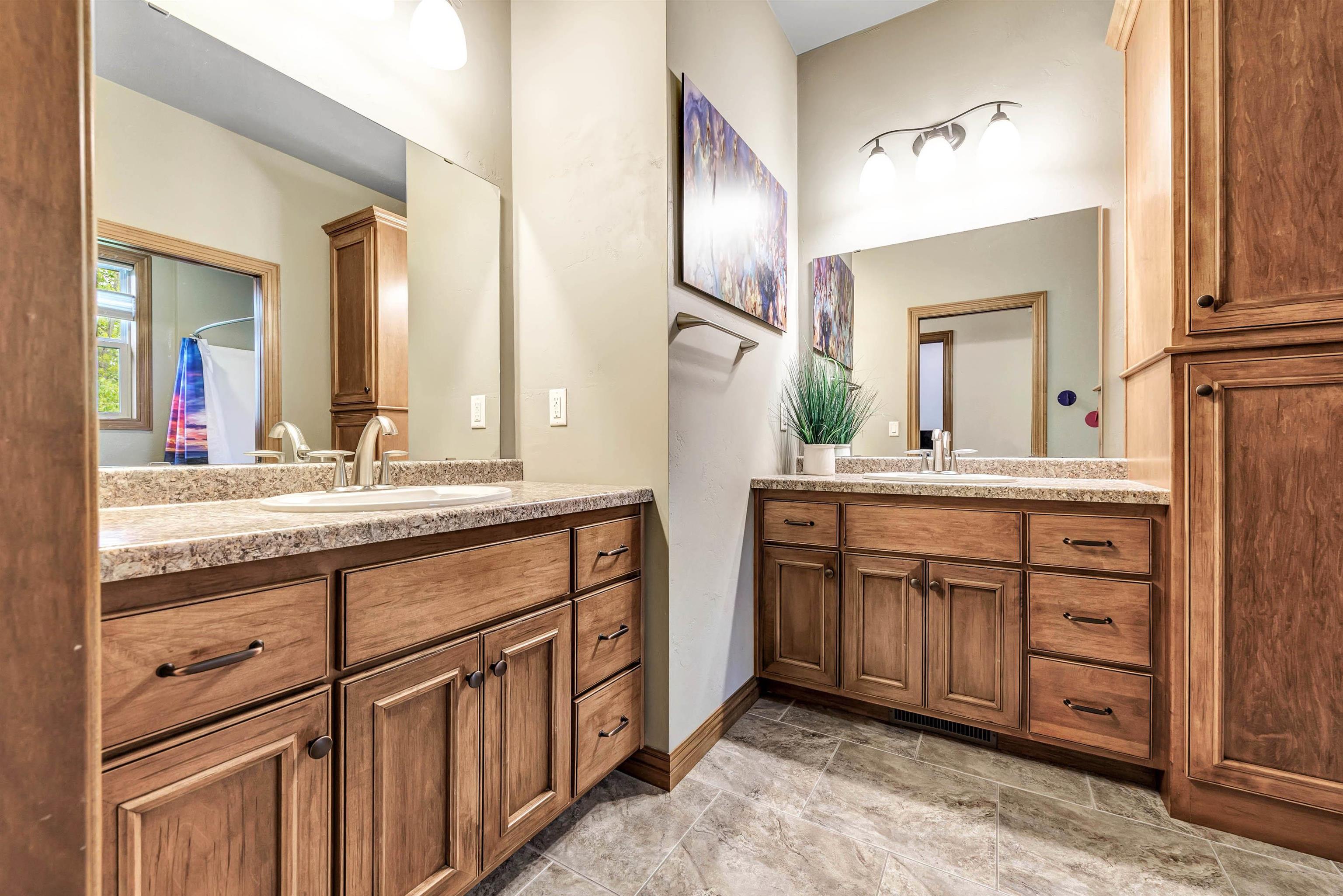 GREEN BAY, Wisconsin, 54313, United States, 5 Bedrooms Bedrooms, ,4 BathroomsBathrooms,Residential,For Sale,1911640