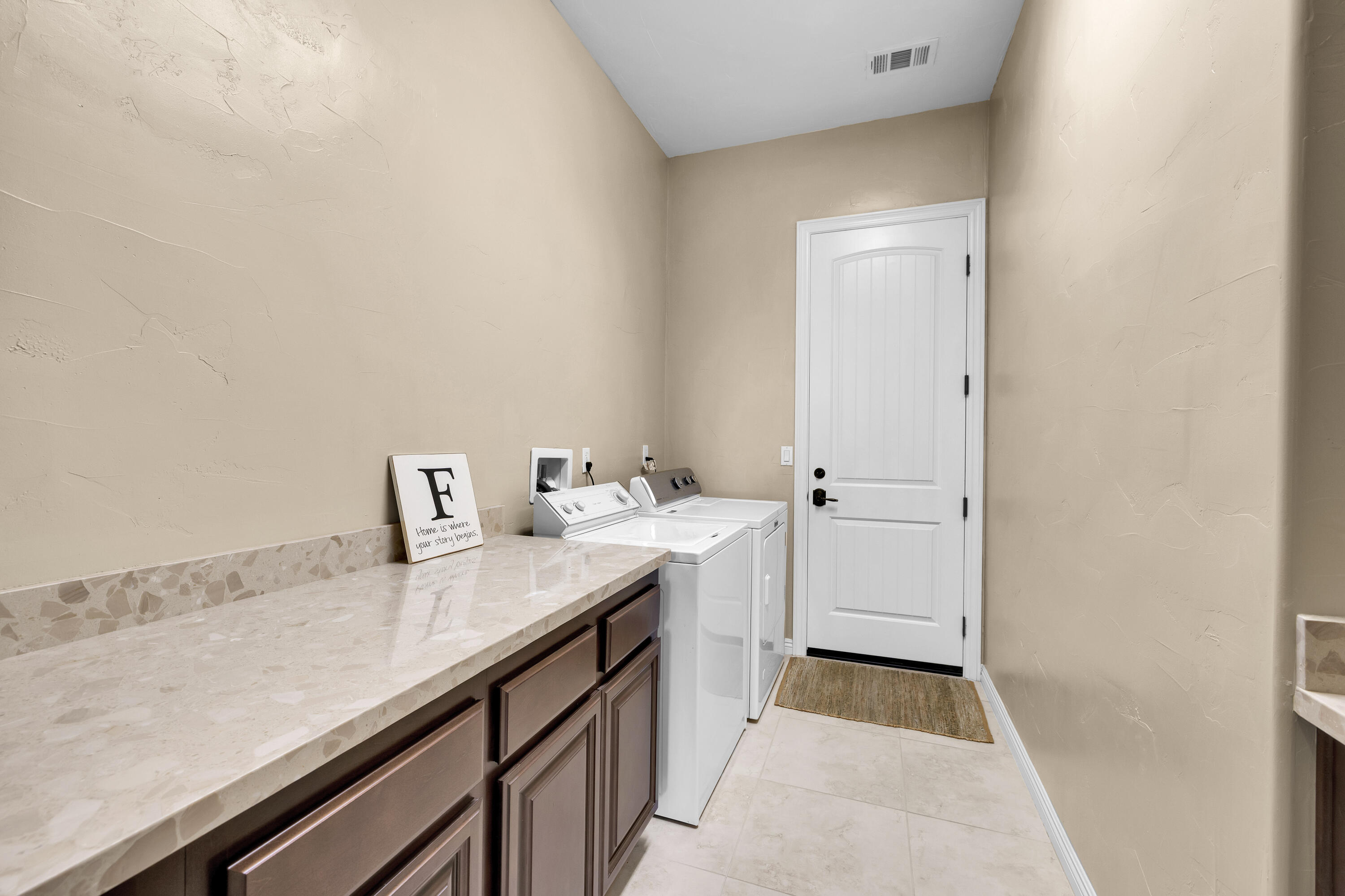 La Quinta, California, 92253, United States, 3 Bedrooms Bedrooms, ,4 BathroomsBathrooms,Residential,For Sale,1991263