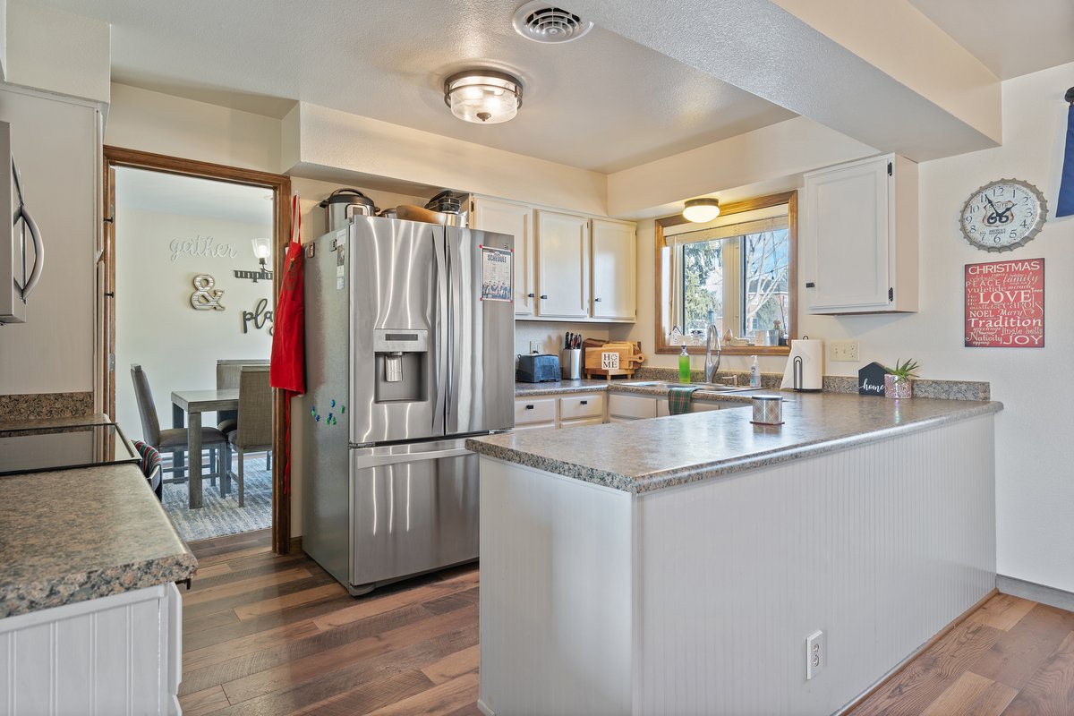 Cheyenne, Wyoming, 82009, United States, 5 Bedrooms Bedrooms, ,3 BathroomsBathrooms,Residential,For Sale,2006392