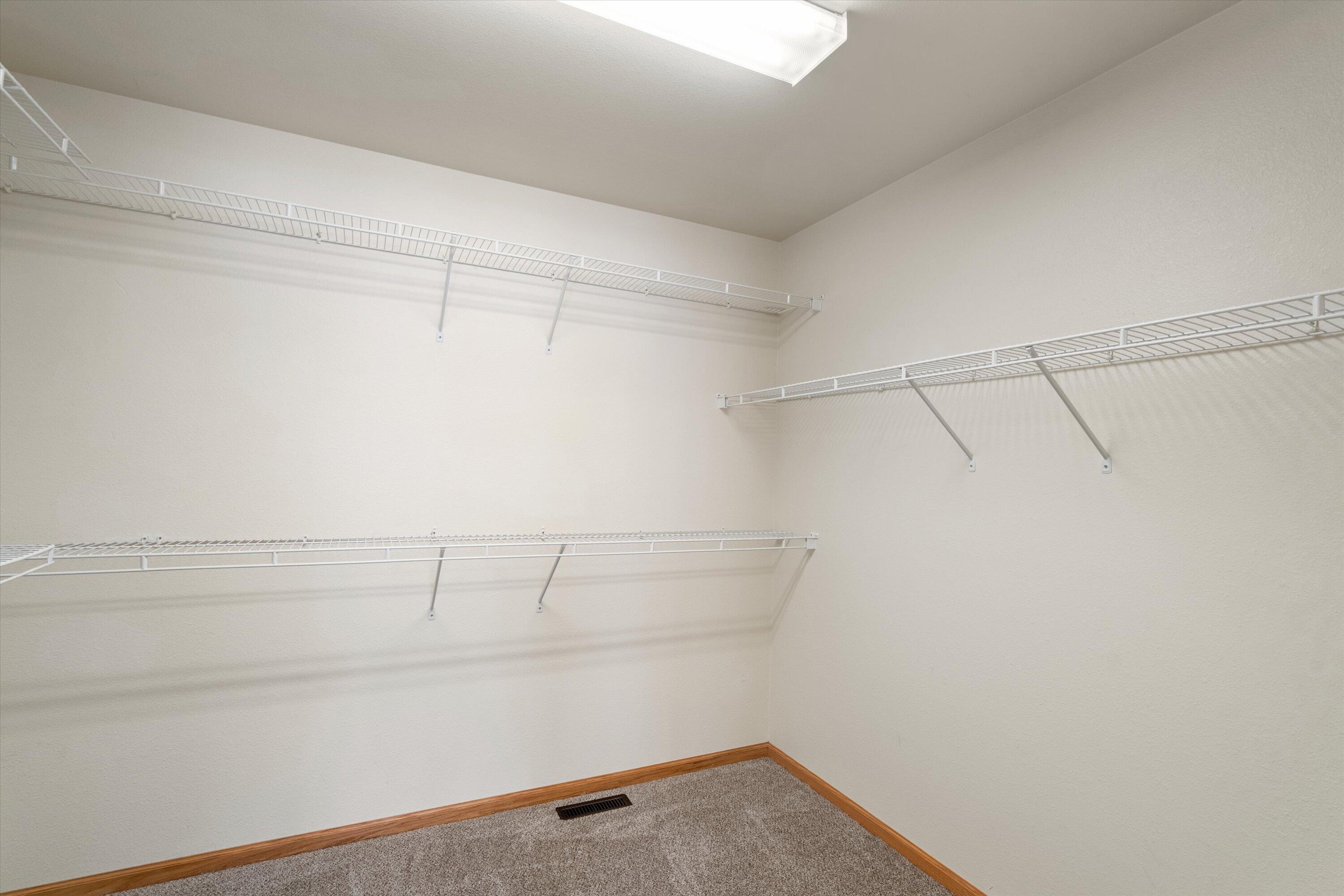 Oak Creek, Wisconsin, 53154, United States, 4 Bedrooms Bedrooms, ,4 BathroomsBathrooms,Residential,For Sale,2007520