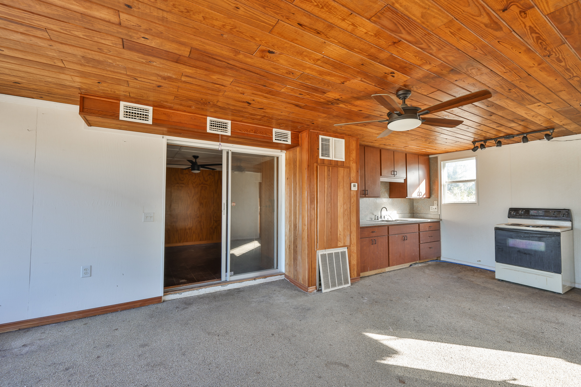 Ruskin, Florida, 33570, United States, 3 Bedrooms Bedrooms, ,2 BathroomsBathrooms,Residential,For Sale,2002551