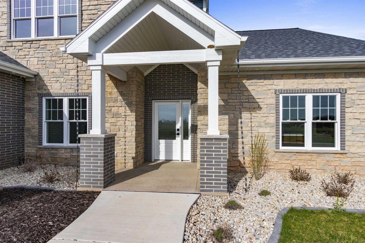 WRIGHTSTOWN, Wisconsin, 54180, United States, 4 Bedrooms Bedrooms, ,3 BathroomsBathrooms,Residential,For Sale,1721117