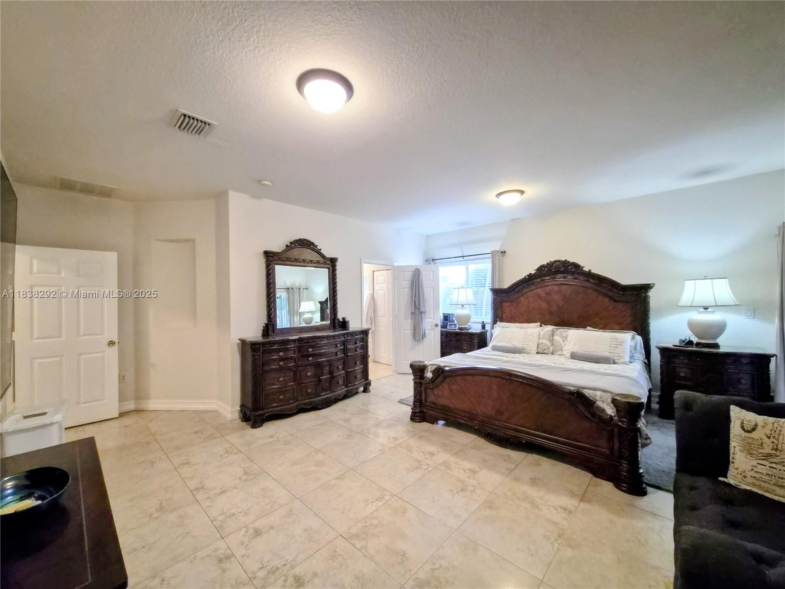 Miami, Florida, 33187, United States, 4 Bedrooms Bedrooms, ,3 BathroomsBathrooms,Residential,For Sale,1900896