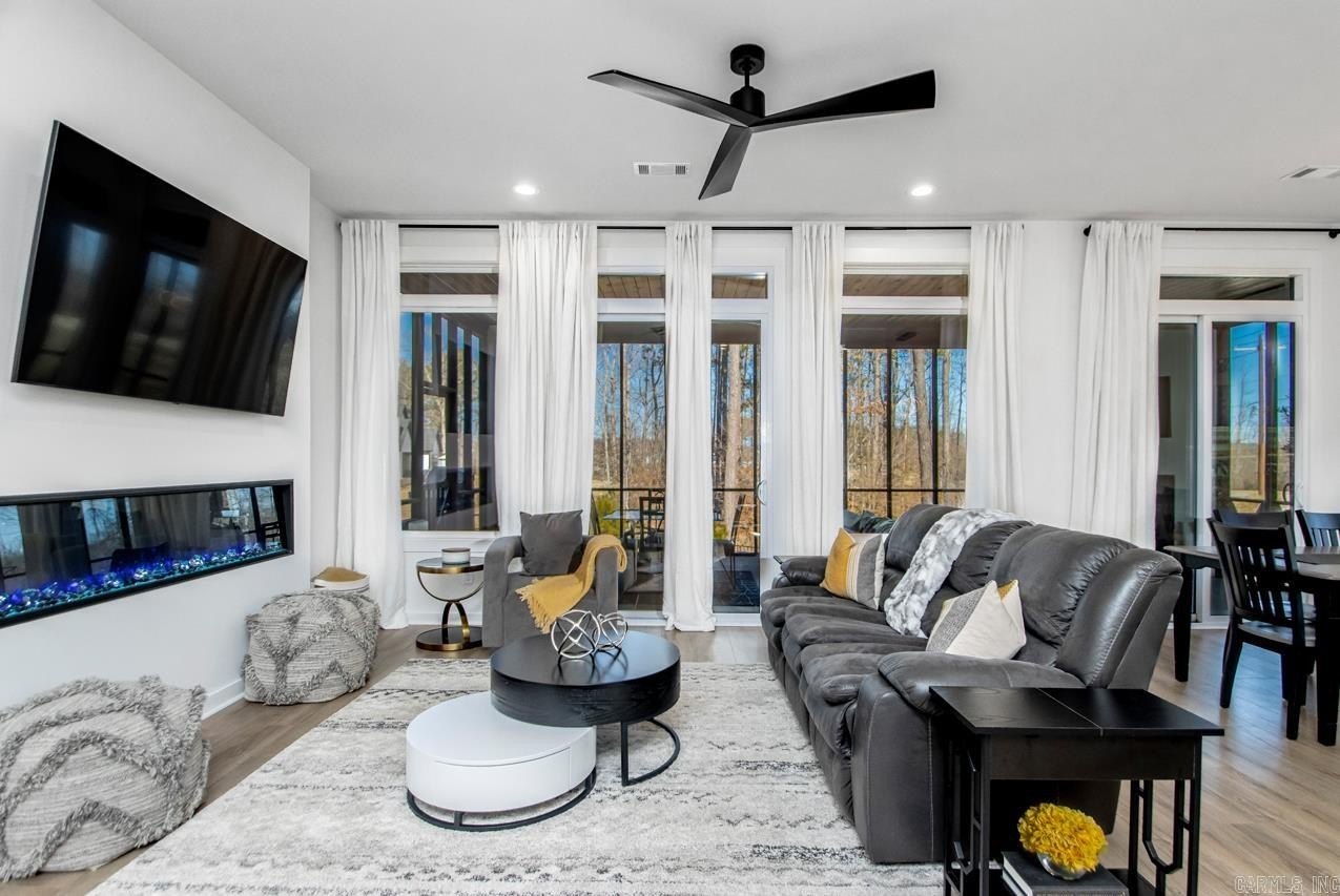 Bryant, Arkansas, 72022, United States, 5 Bedrooms Bedrooms, ,5 BathroomsBathrooms,Residential,For Sale,1978792