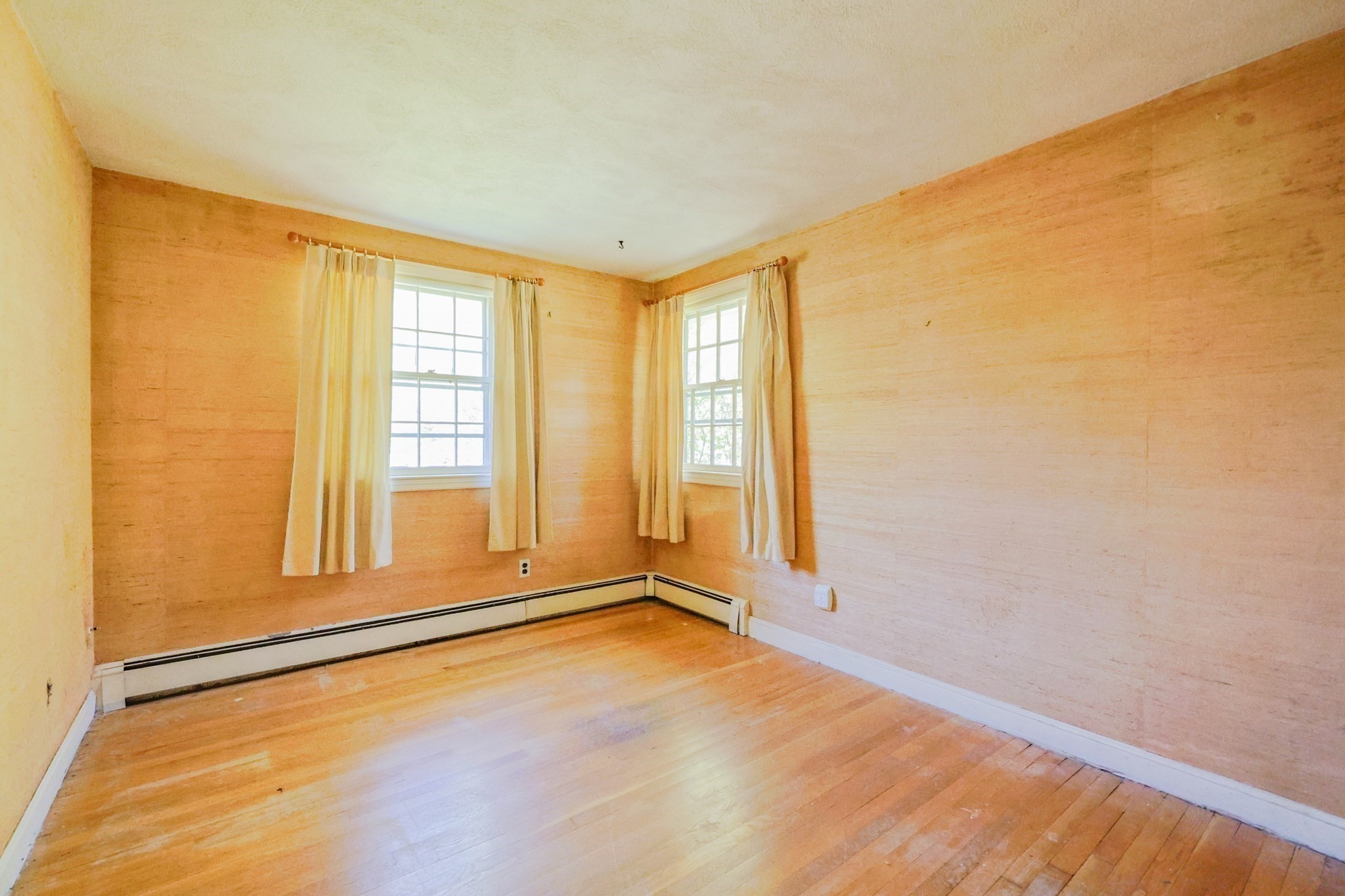 Reading, Massachusetts, 01867, United States, 3 Bedrooms Bedrooms, ,1 BathroomBathrooms,Residential,For Sale,1979486