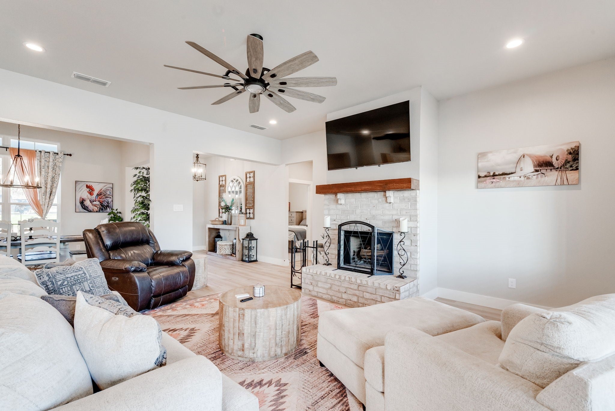 Weatherford, Texas, 76088, United States, 3 Bedrooms Bedrooms, ,2 BathroomsBathrooms,Residential,For Sale,1983909