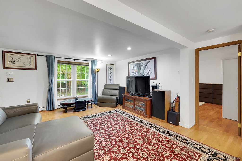 New Milford, Connecticut, 06776, United States, 4 Bedrooms Bedrooms, ,3 BathroomsBathrooms,Residential,For Sale,1926177