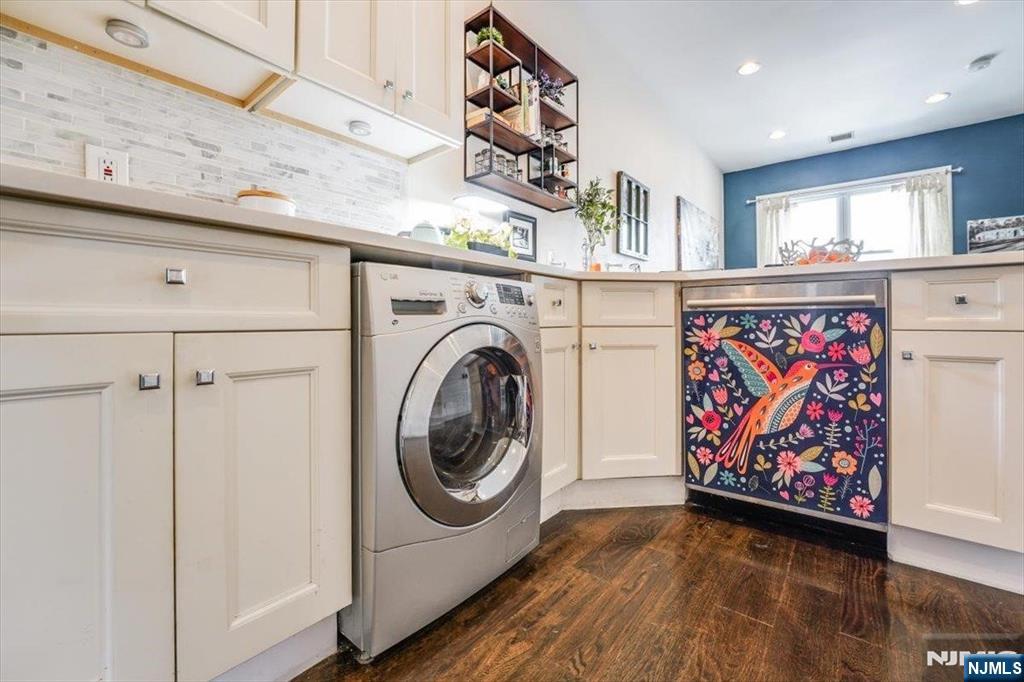 Jersey City, New Jersey, 07302, United States, 1 Bedroom Bedrooms, ,1 BathroomBathrooms,Residential,For Sale,1874019