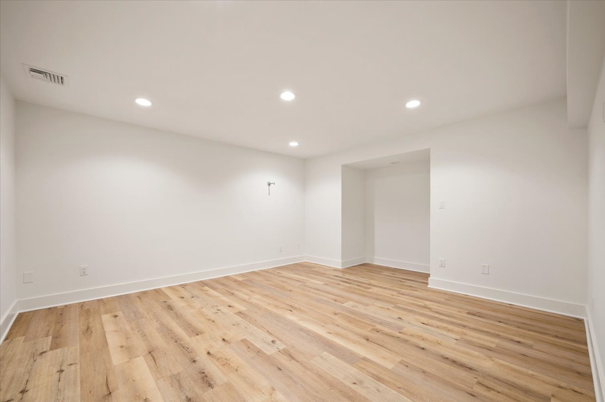 Bernardsville, New Jersey, 07924, United States, 5 Bedrooms Bedrooms, ,6 BathroomsBathrooms,Residential,For Sale,1981424