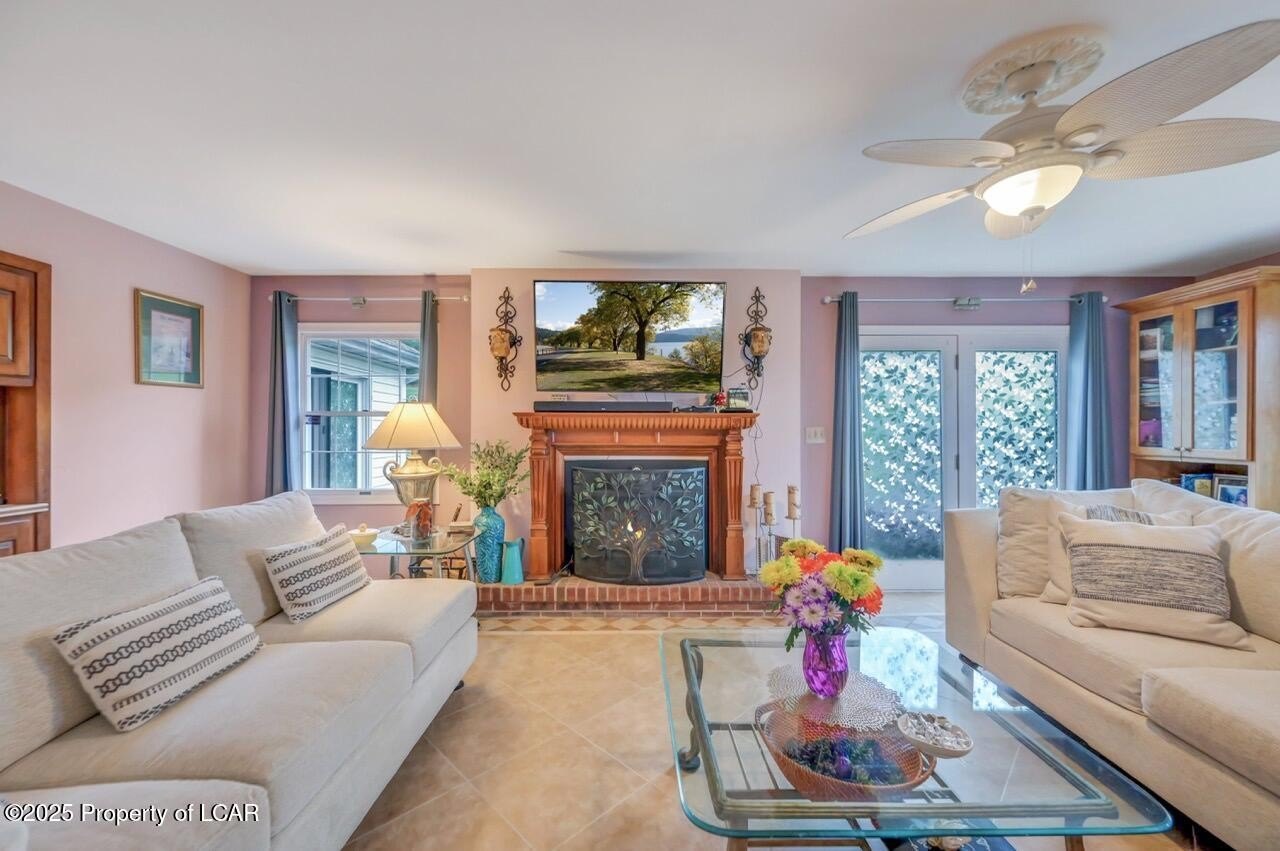 Sugarloaf, Pennsylvania, 18249, United States, 4 Bedrooms Bedrooms, ,3 BathroomsBathrooms,Residential,For Sale,1996756