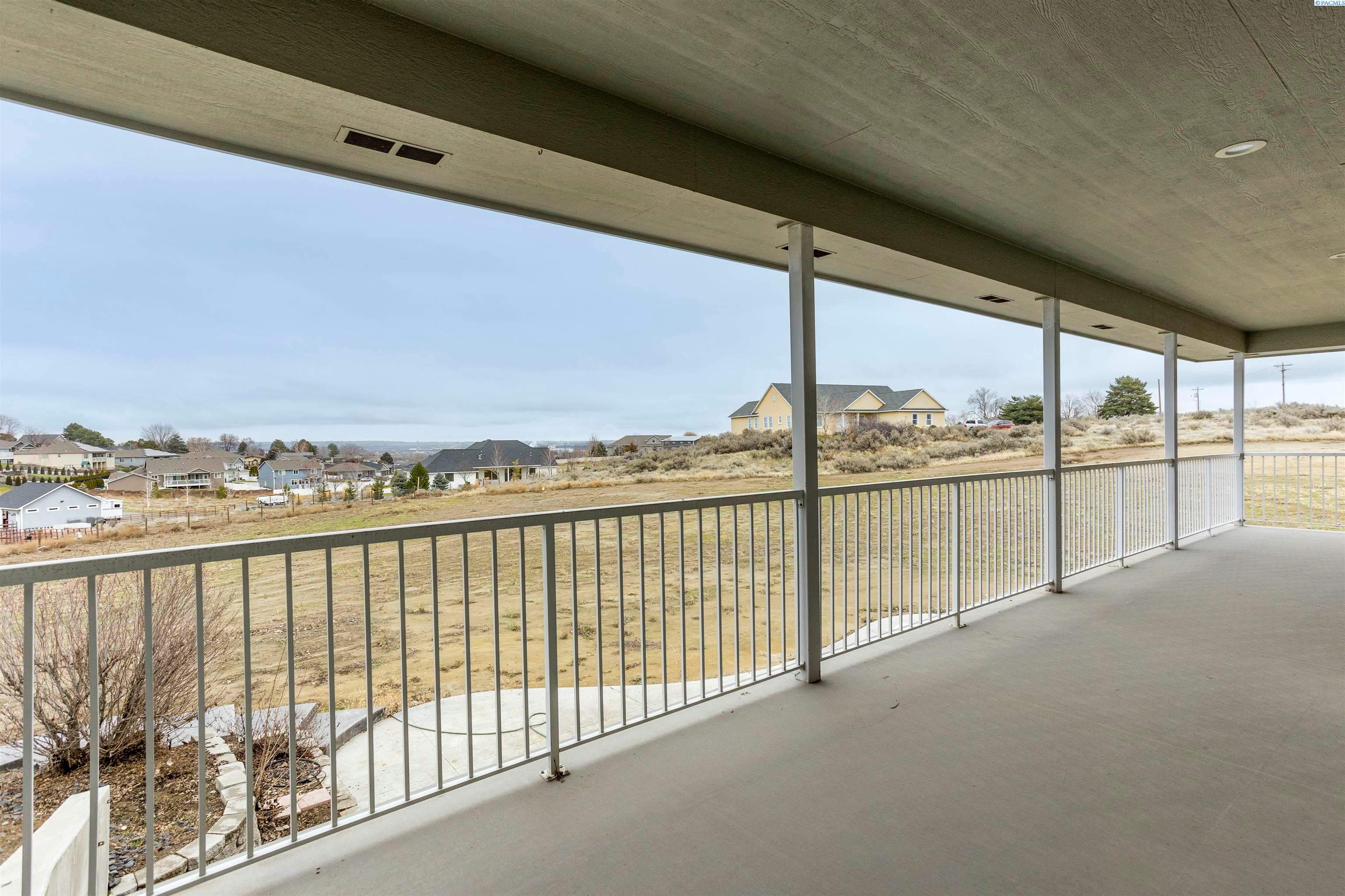 West Richland, Washington, 99353, United States, 5 Bedrooms Bedrooms, ,3 BathroomsBathrooms,Residential,For Sale,1923424