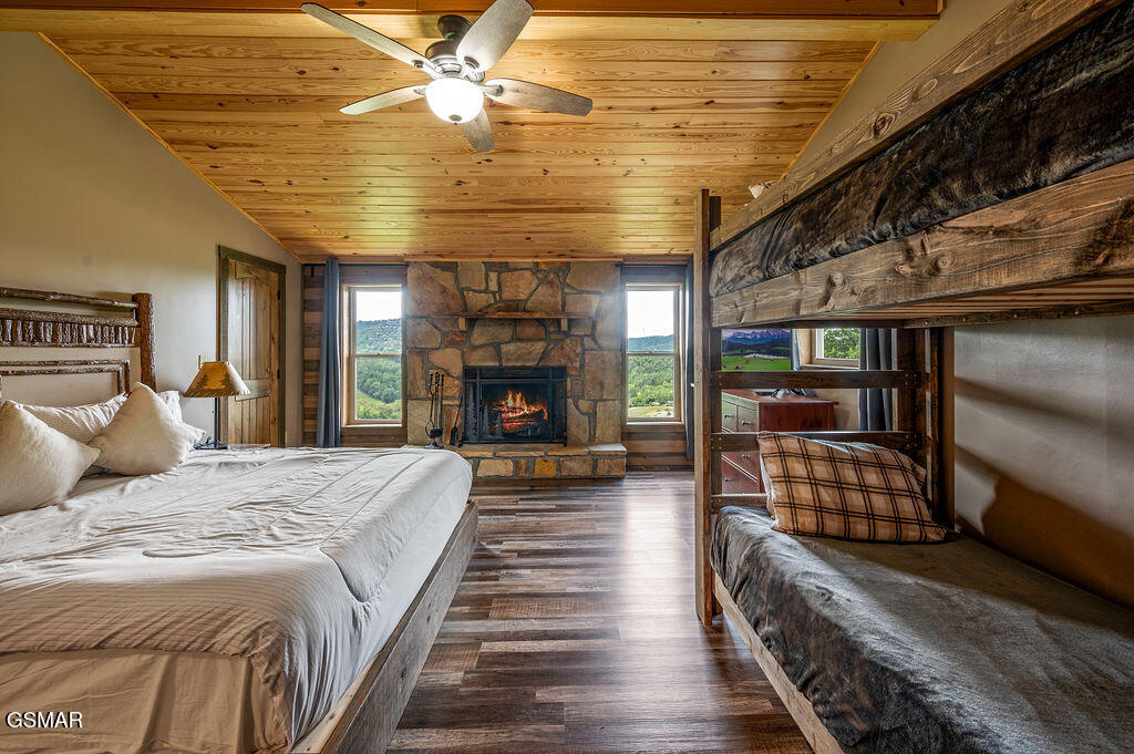 Sevierville, Tennessee, 37876, United States, 4 Bedrooms Bedrooms, ,6 BathroomsBathrooms,Residential,For Sale,2008845