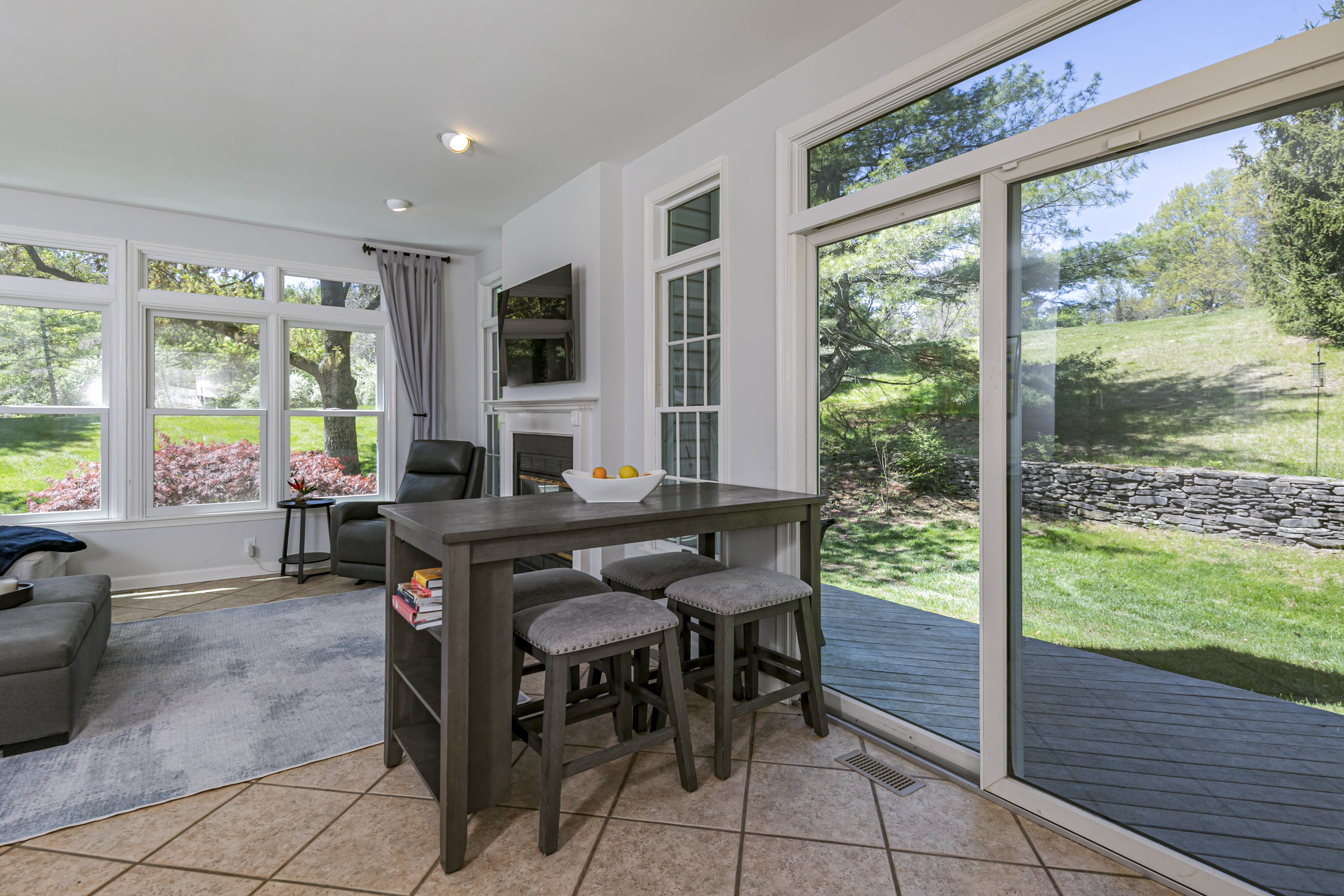  Largest End-Unit in Washington Oaks with Serene Views and Upgrades Galore - 物件實景