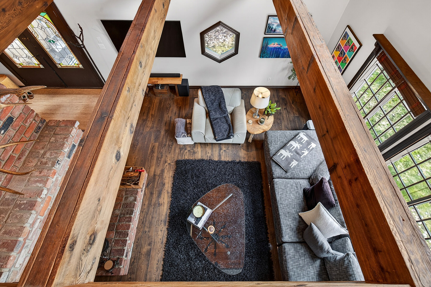  Modern Tudor Elegance - 物件實景