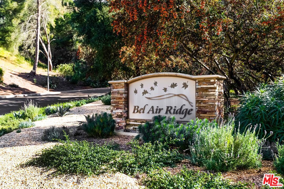 Los Angeles, California, 90077, United States, 5 Bedrooms Bedrooms, ,1 BathroomBathrooms,Residential,For Sale,1987970