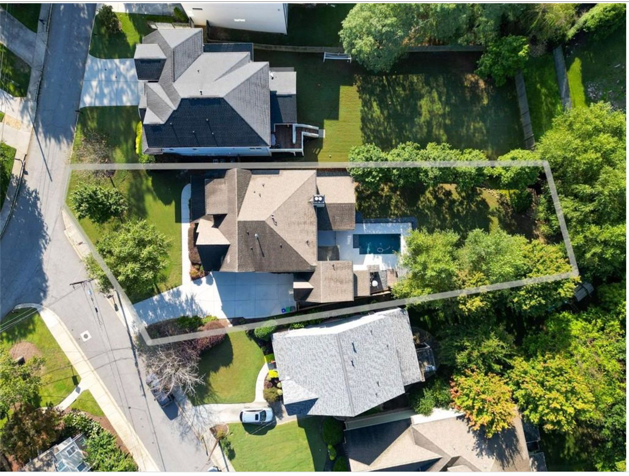  Extraordinary Custom-Built Home in Brookhaven - 物件實景