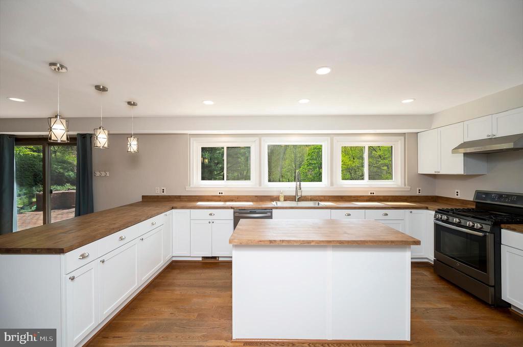 Linden, Virginia, 22642, United States, 5 Bedrooms Bedrooms, ,4 BathroomsBathrooms,Residential,For Sale,2037897
