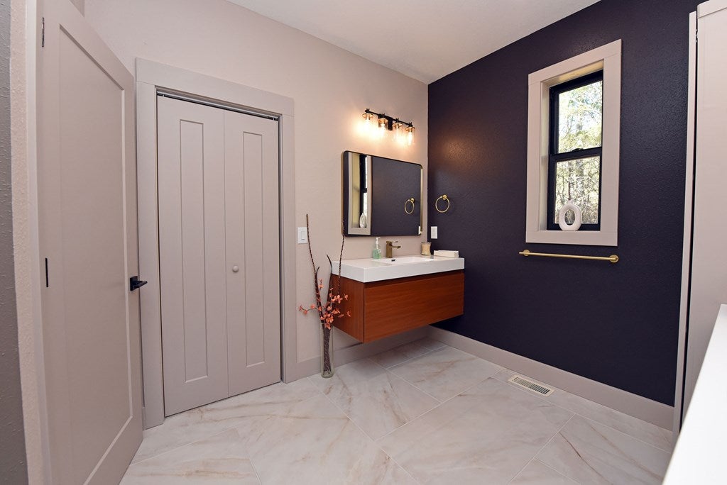 Young Harris, Georgia, 30582, United States, 3 Bedrooms Bedrooms, ,2 BathroomsBathrooms,Residential,For Sale,1859121