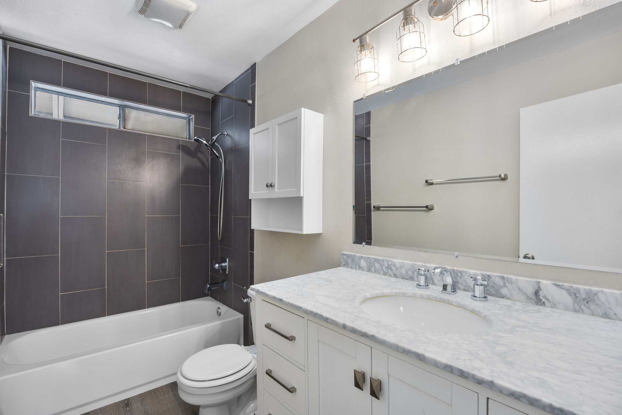  Rare 3 bed, 2 bath property in sought after Greenwood Village - 物件實景