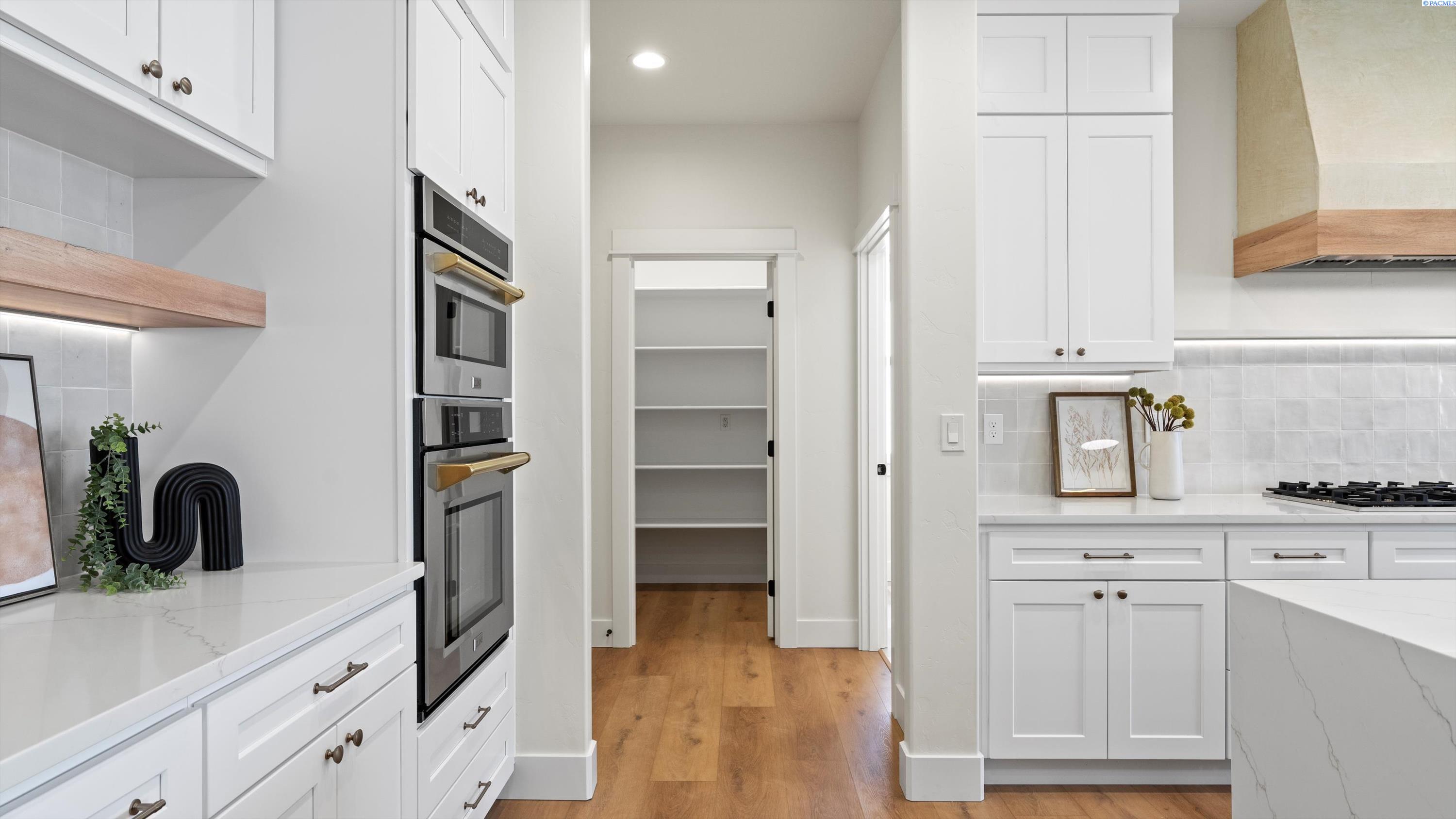 Richland, Washington, 99352, United States, 4 Bedrooms Bedrooms, ,3 BathroomsBathrooms,Residential,For Sale,1996125