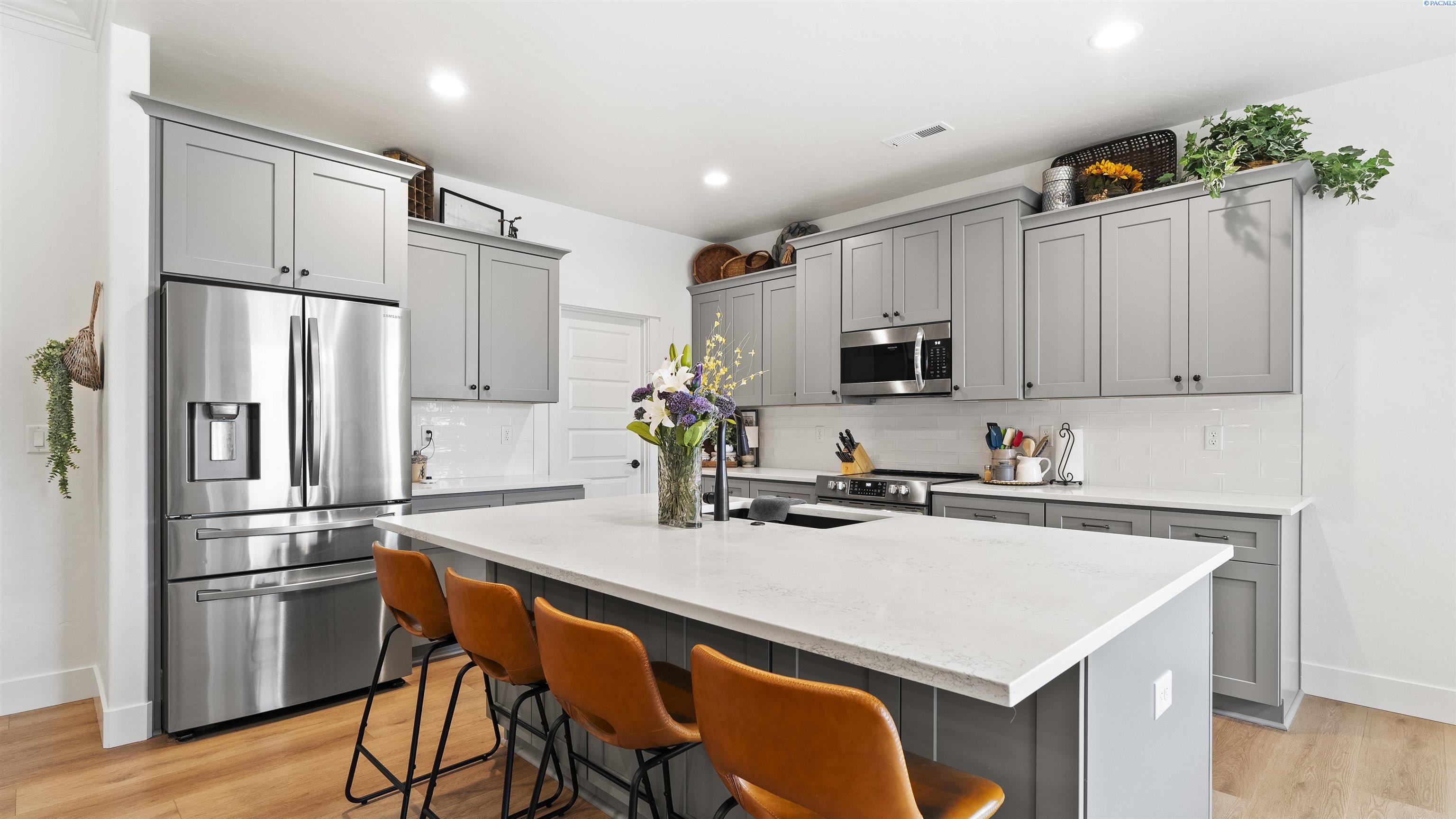 Richland, Washington, 99352, United States, 4 Bedrooms Bedrooms, ,2 BathroomsBathrooms,Residential,For Sale,1906594