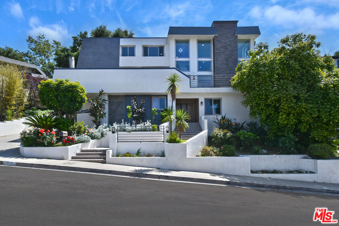 Sherman Oaks, California, 91403, United States, 4 Bedrooms Bedrooms, ,4 BathroomsBathrooms,Residential,For Sale,1794454
