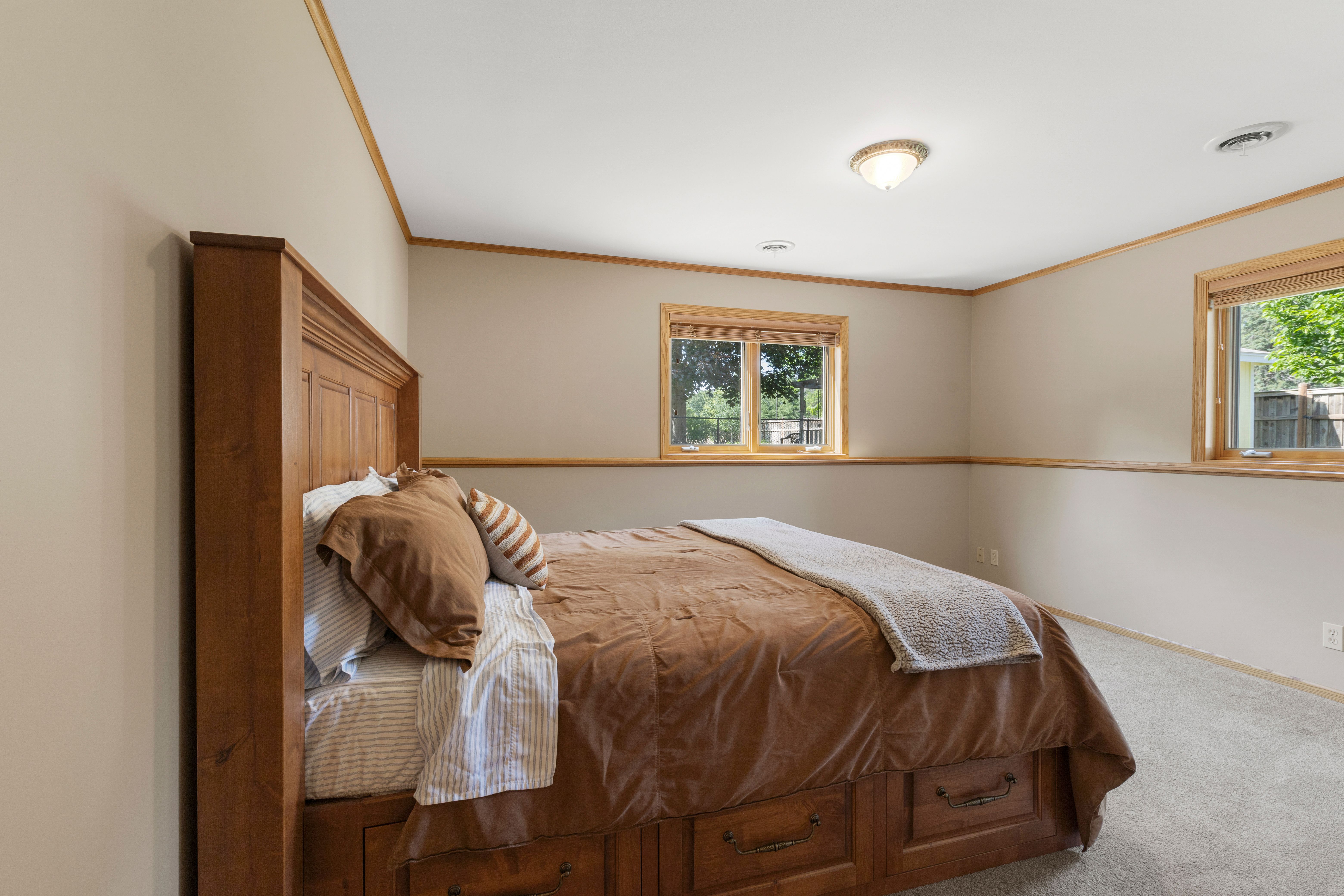  Inviting Champlin Living with Thoughtful Modern Updates - 物件實景