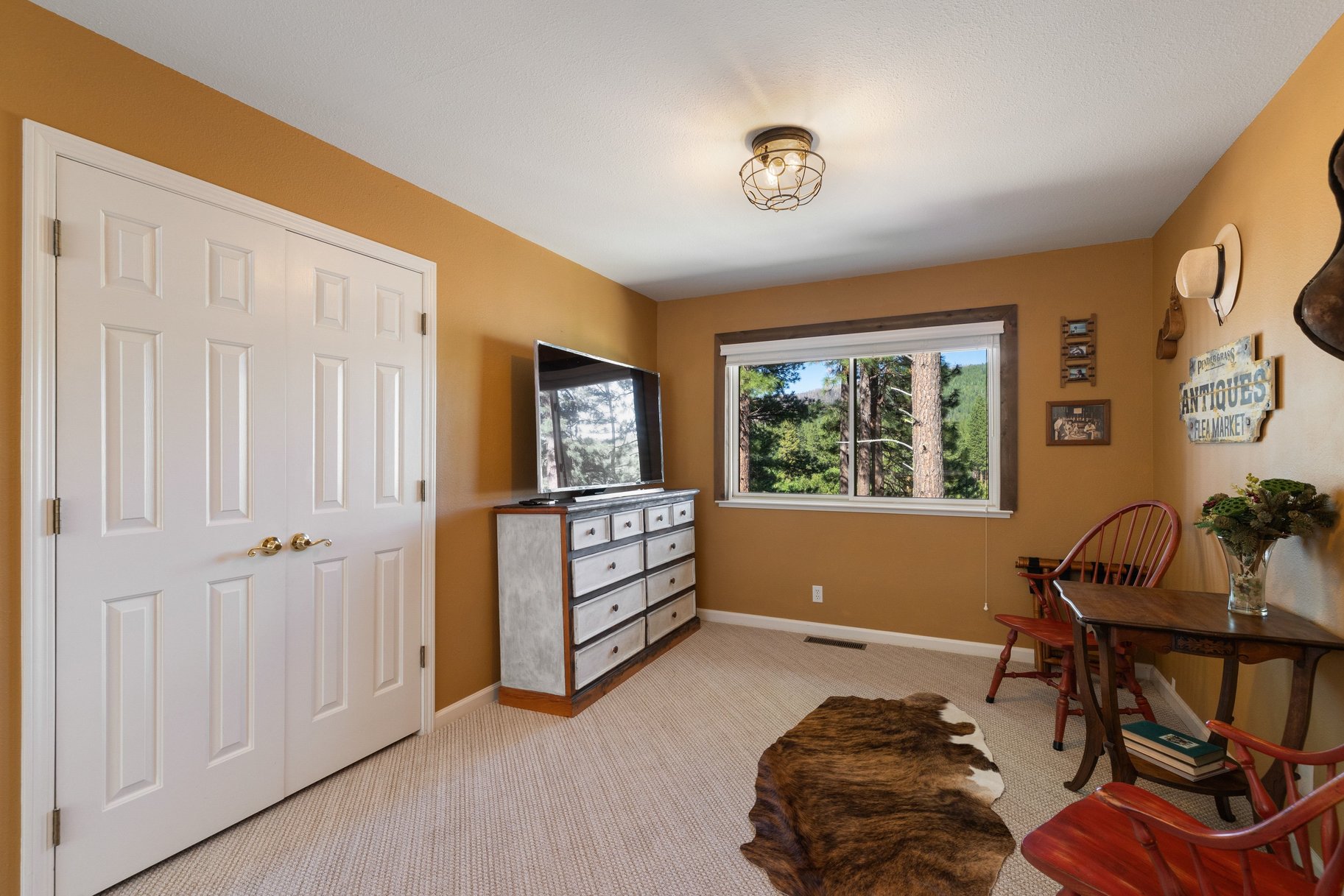  Hilltop Whitehawk Ranch Estate with Sweeping Meadow, Pond & Mountain Views - 物件實景