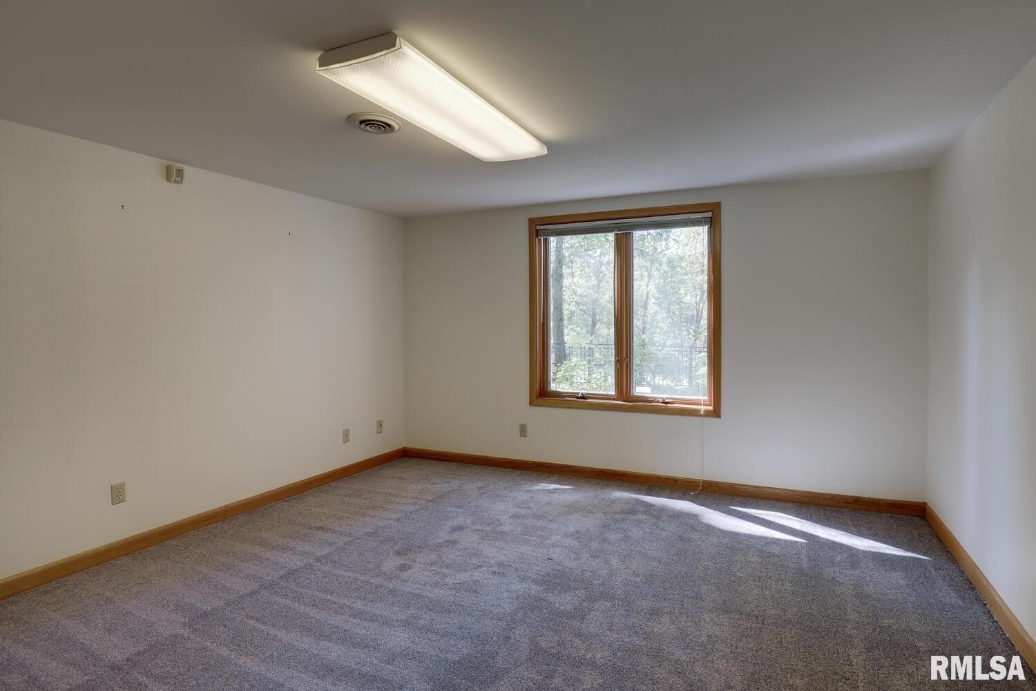 Macomb, Illinois, 61455, United States, 6 Bedrooms Bedrooms, ,5 BathroomsBathrooms,Residential,For Sale,1982236