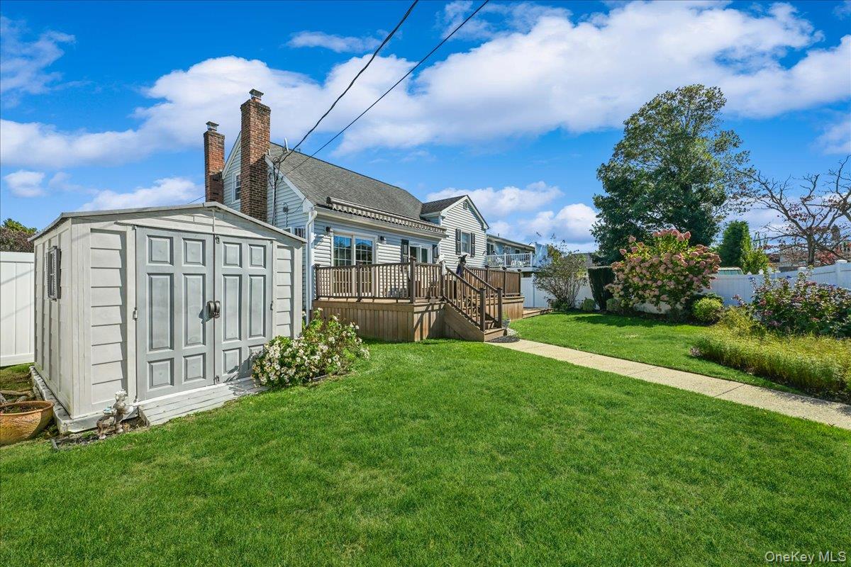 North Bellmore, New York, 11710, United States, 3 Bedrooms Bedrooms, ,2 BathroomsBathrooms,Residential,For Sale,1991697