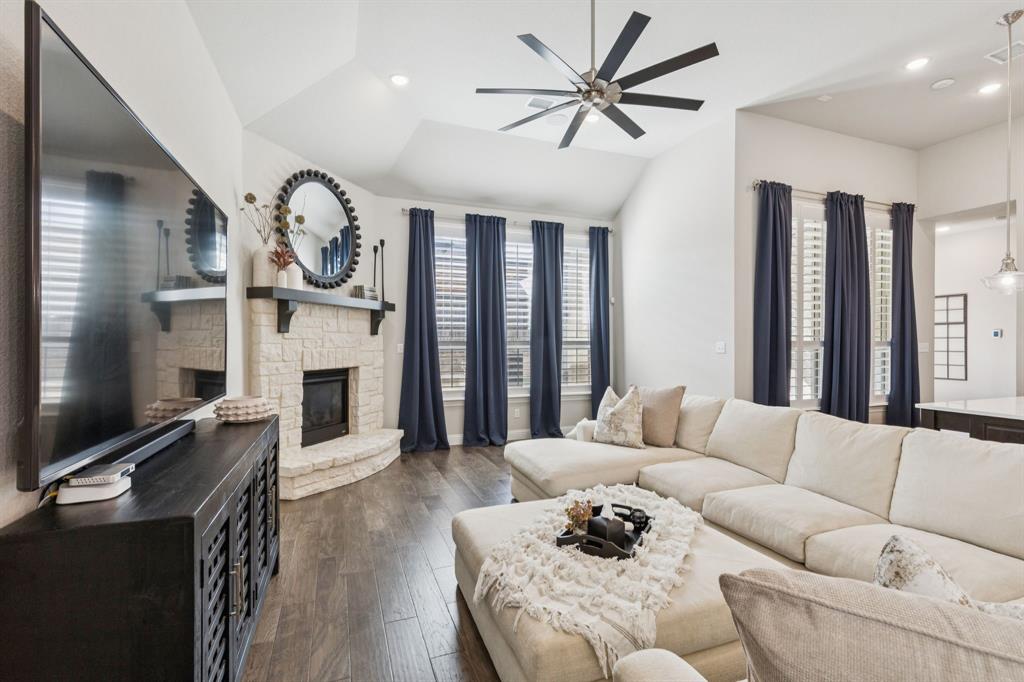 Fort Worth, Texas, 76052, United States, 4 Bedrooms Bedrooms, ,4 BathroomsBathrooms,Residential,For Sale,1960581