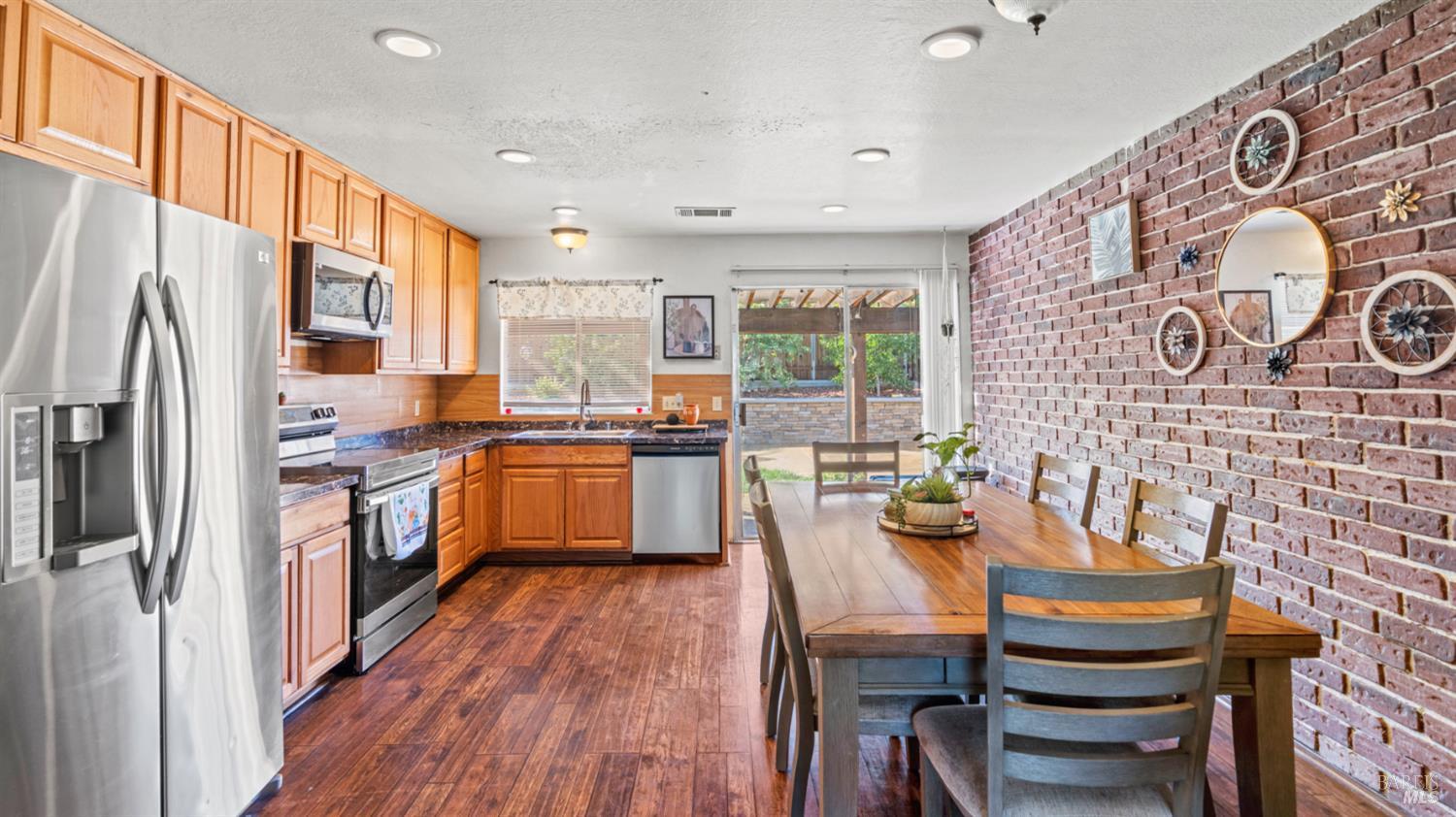 Vacaville, California, 95687, United States, 4 Bedrooms Bedrooms, ,2 BathroomsBathrooms,Residential,For Sale,1971477