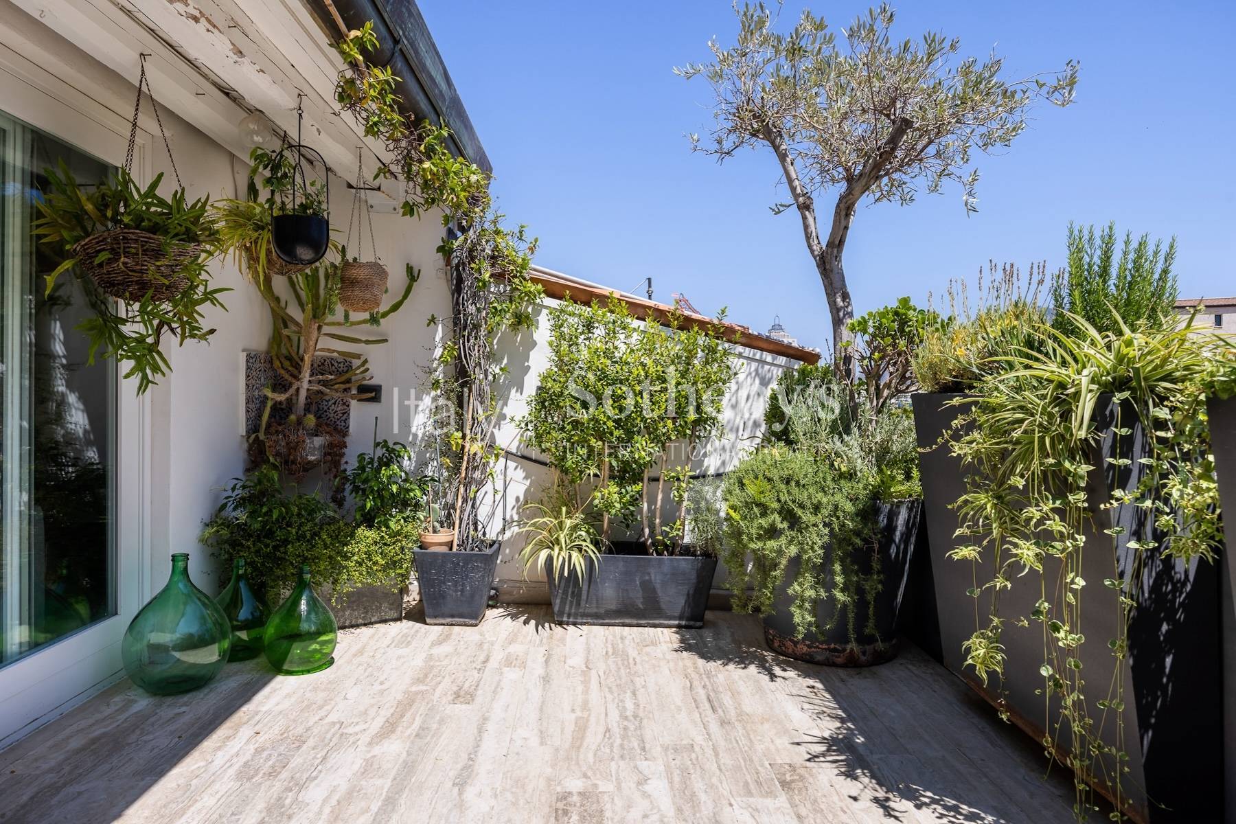  Penthouse with Terrace in the Heart of Palermo