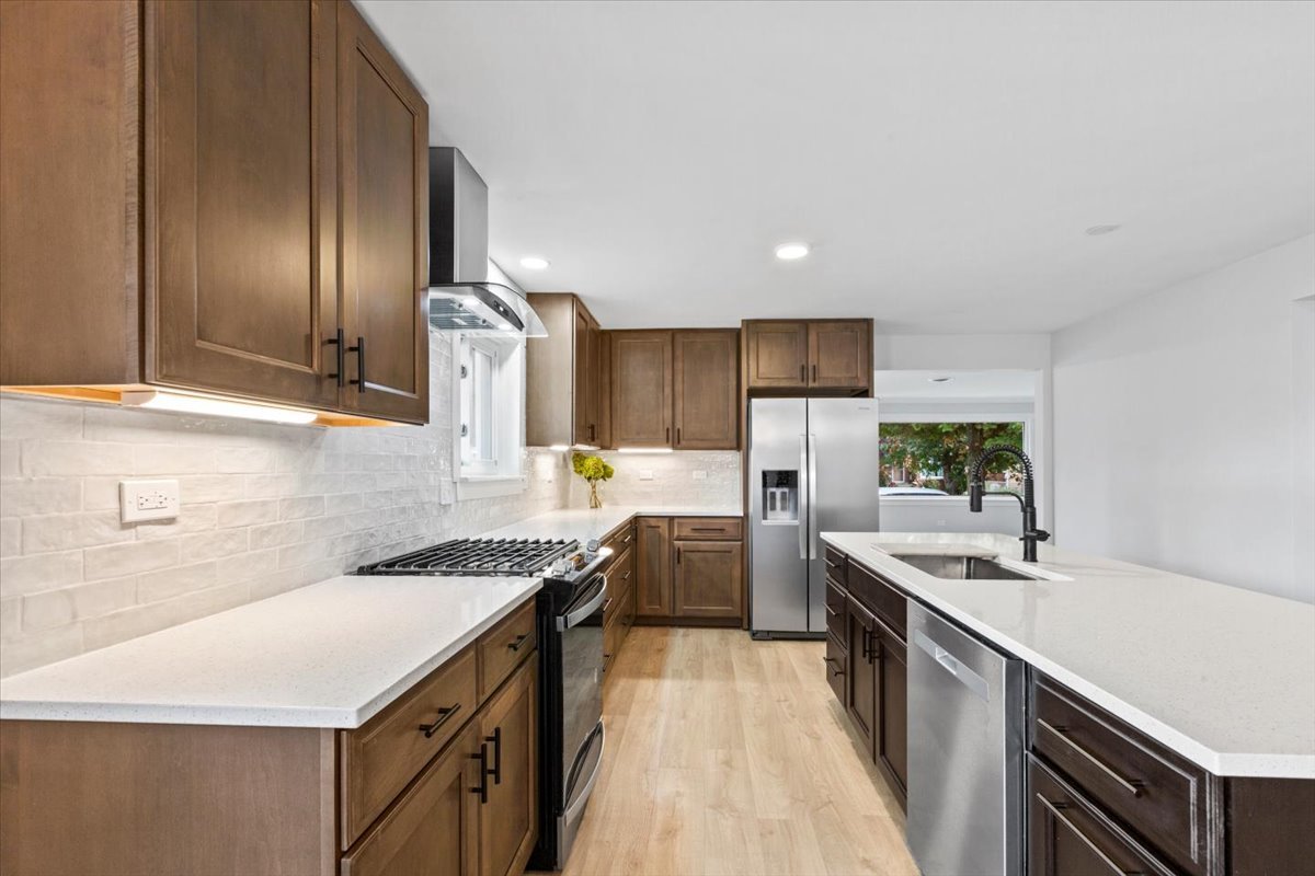 Evergreen Park, Illinois, 60805, United States, 5 Bedrooms Bedrooms, ,4 BathroomsBathrooms,Residential,For Sale,1972389