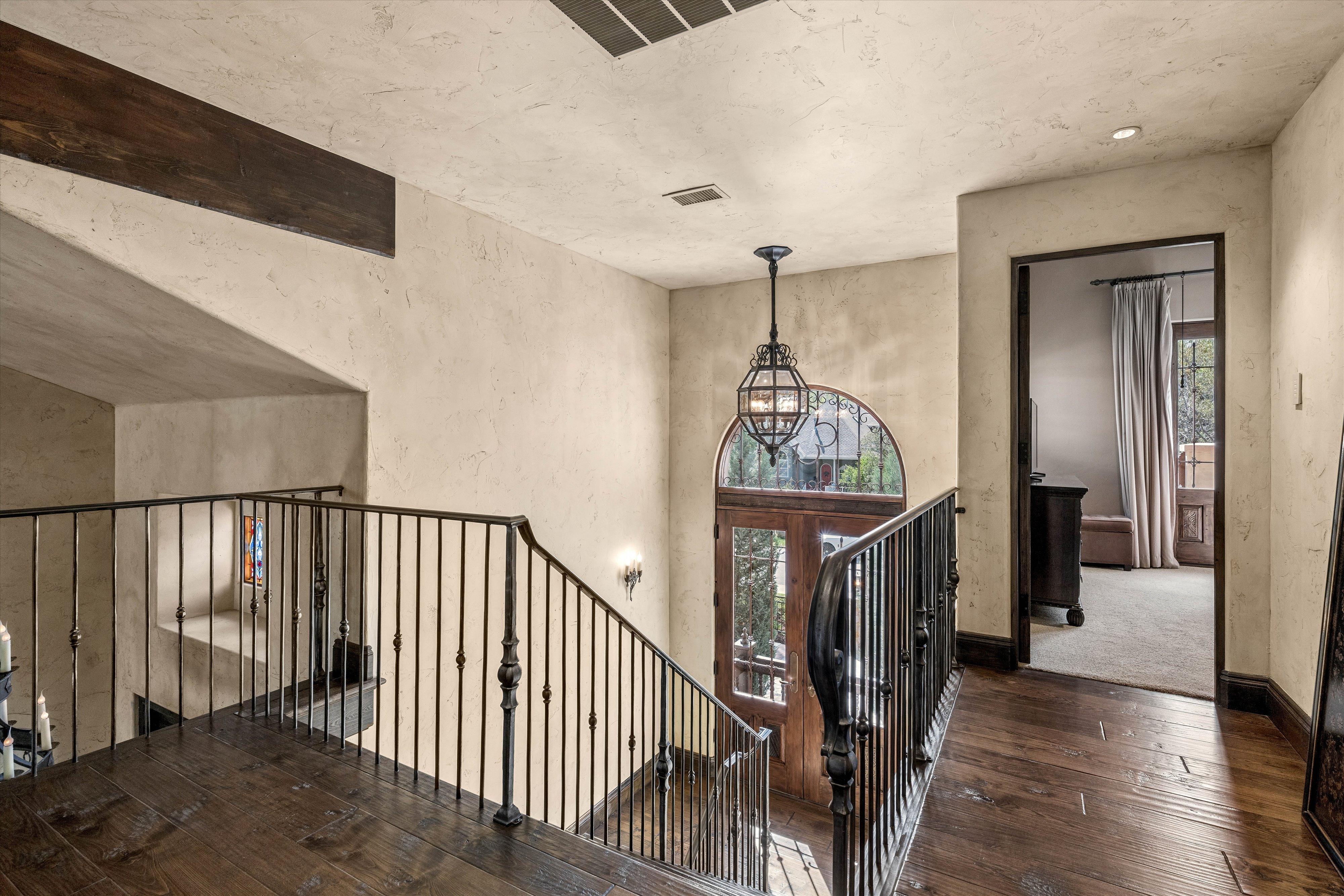  Rare Spanish Colonial Revival Home in One of Observatory Park - 物件實景