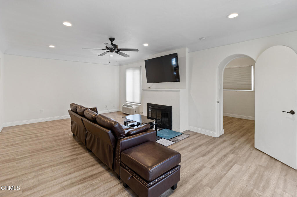 Los Angeles, California, 90035, United States, ,Residential,For Sale,1691195