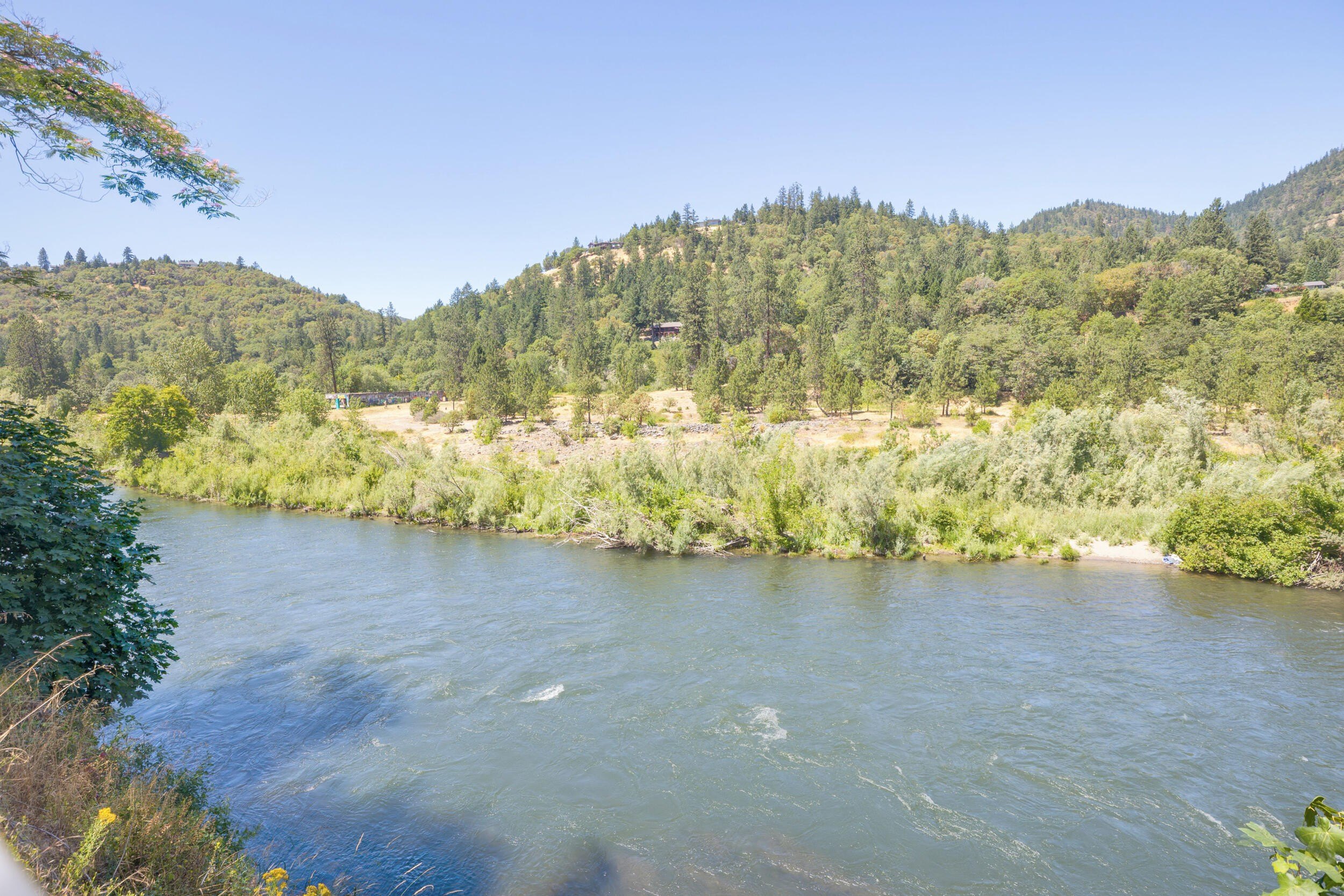Grants Pass, Oregon, 97527, United States, 3 Bedrooms Bedrooms, ,3 BathroomsBathrooms,Residential,For Sale,1822817