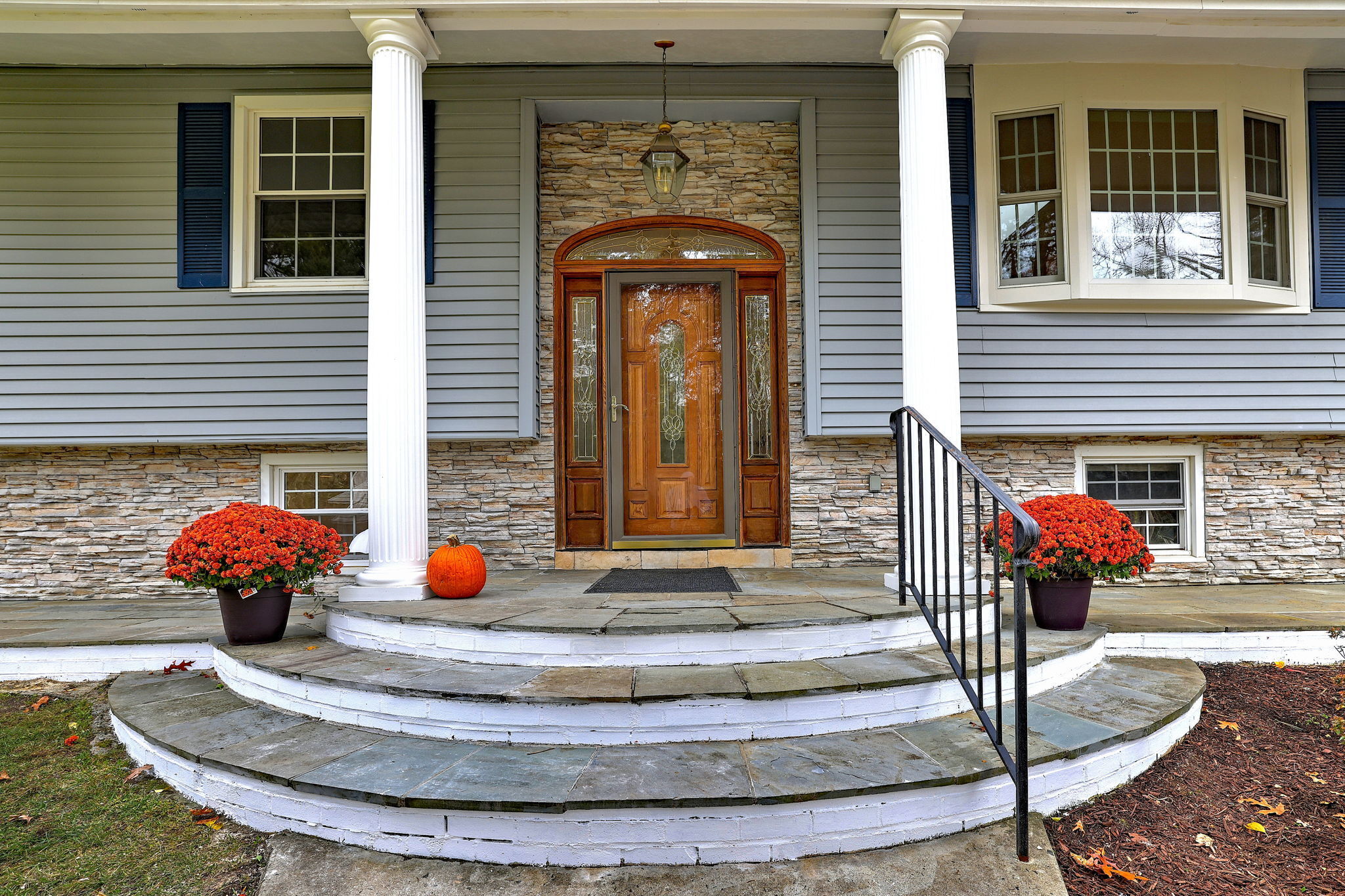 Newtown, Connecticut, 06482, United States, 4 Bedrooms Bedrooms, ,2 BathroomsBathrooms,Residential,For Sale,1990994