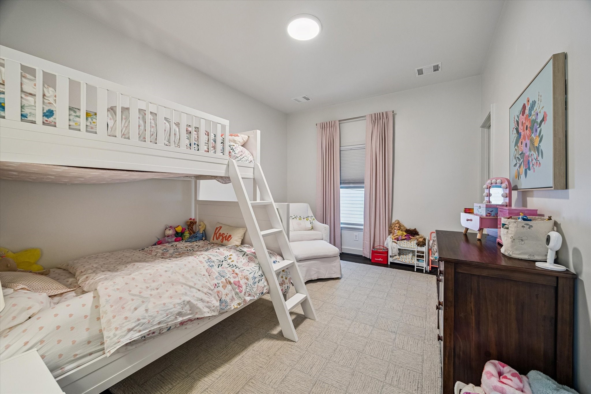  230 E 25th Street - 物件實景