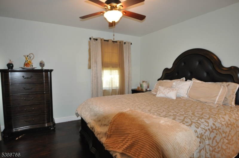 Burlington, Springfield Township`, New Jersey, 07081, United States, 4 Bedrooms Bedrooms, ,3 BathroomsBathrooms,Residential,For Sale,1979460