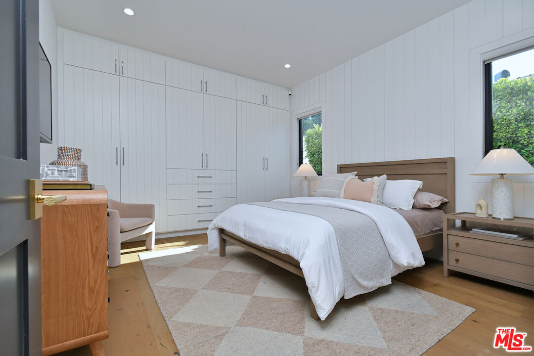 Encino, California, 91316, United States, 4 Bedrooms Bedrooms, ,5 BathroomsBathrooms,Residential,For Sale,2002982